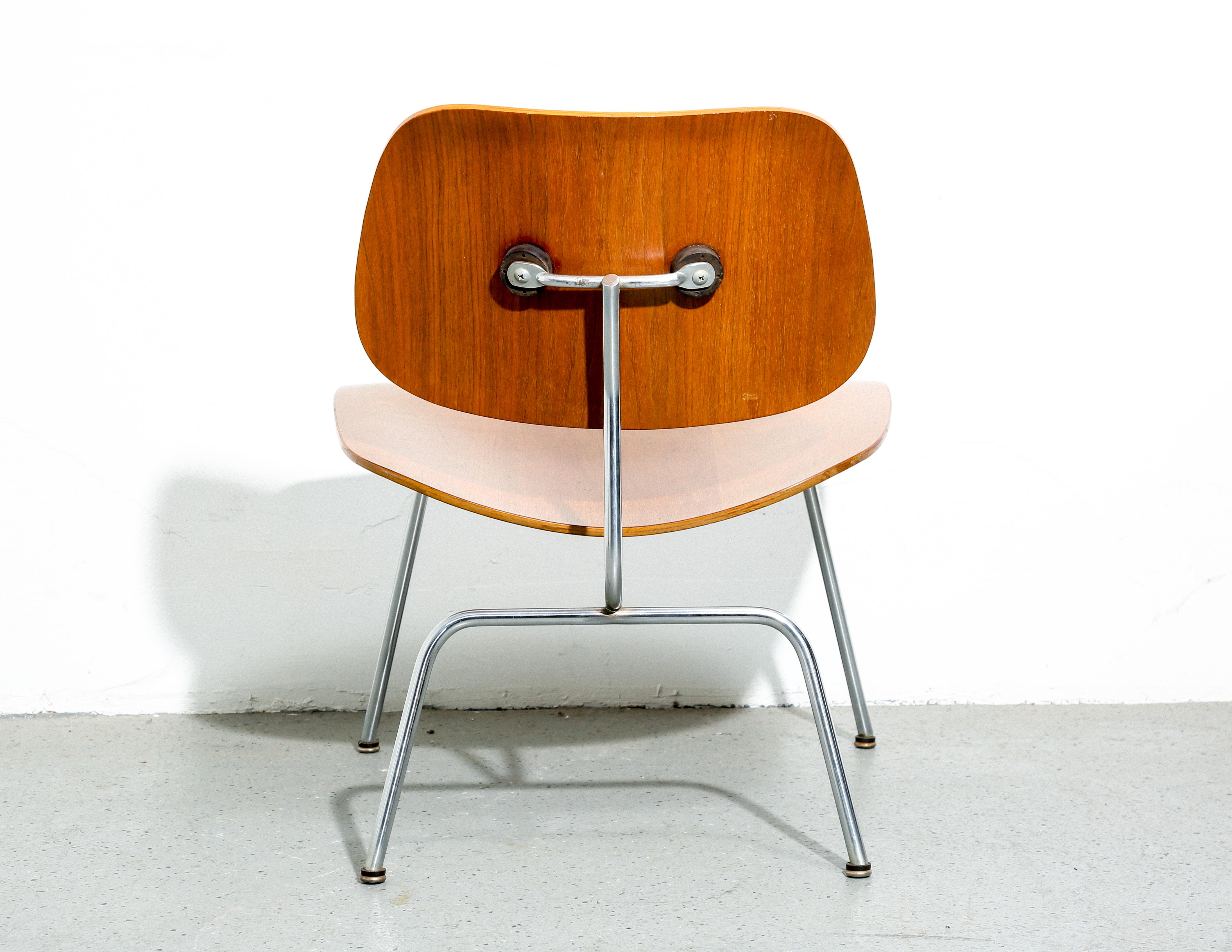 Eames Lcm Chair (2Nd Generation) In Good Condition For Sale In Brooklyn, NY