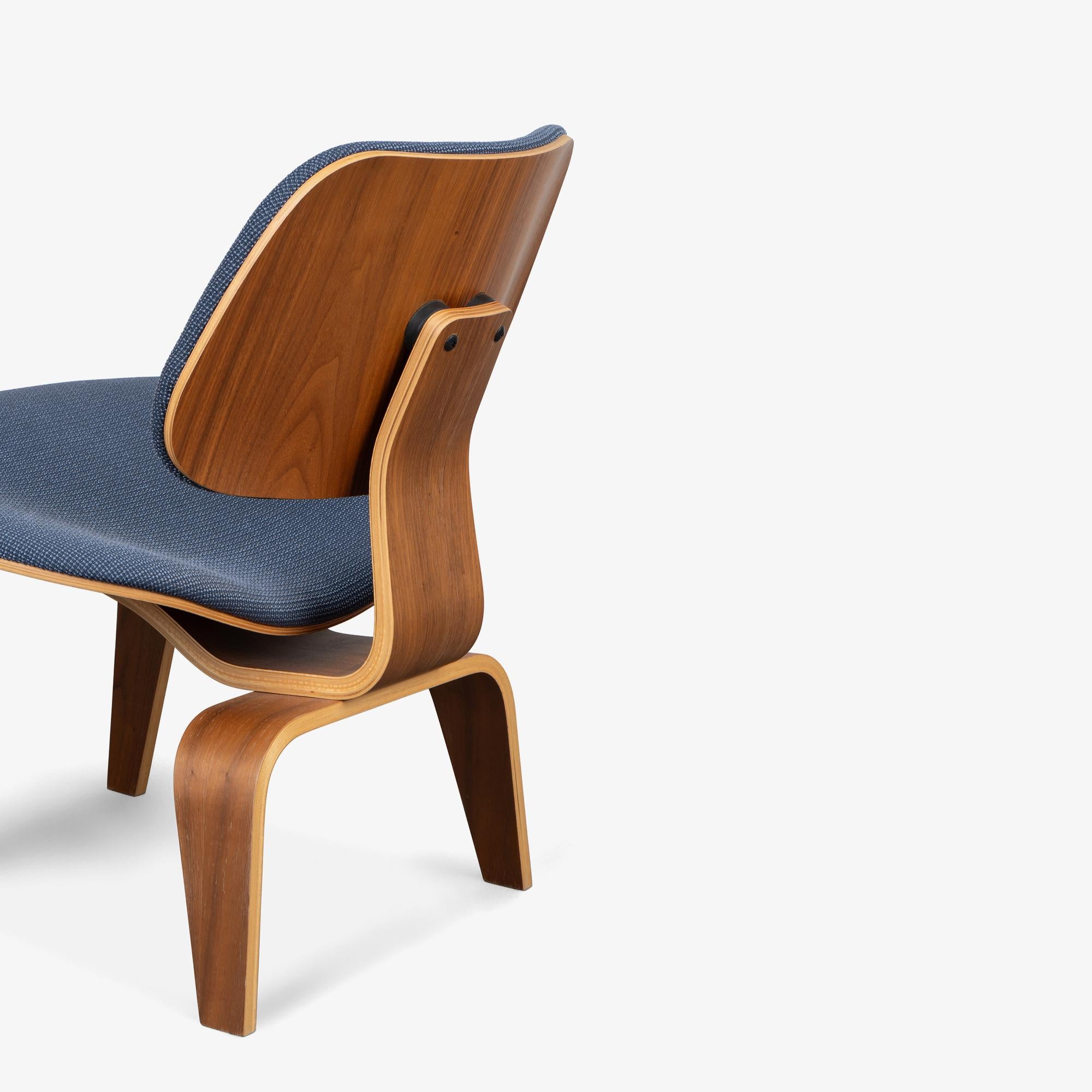Eames LCW Plywood Lounge Chairs in Walnut & Herman Miller Blue Fabric, Pair For Sale 1