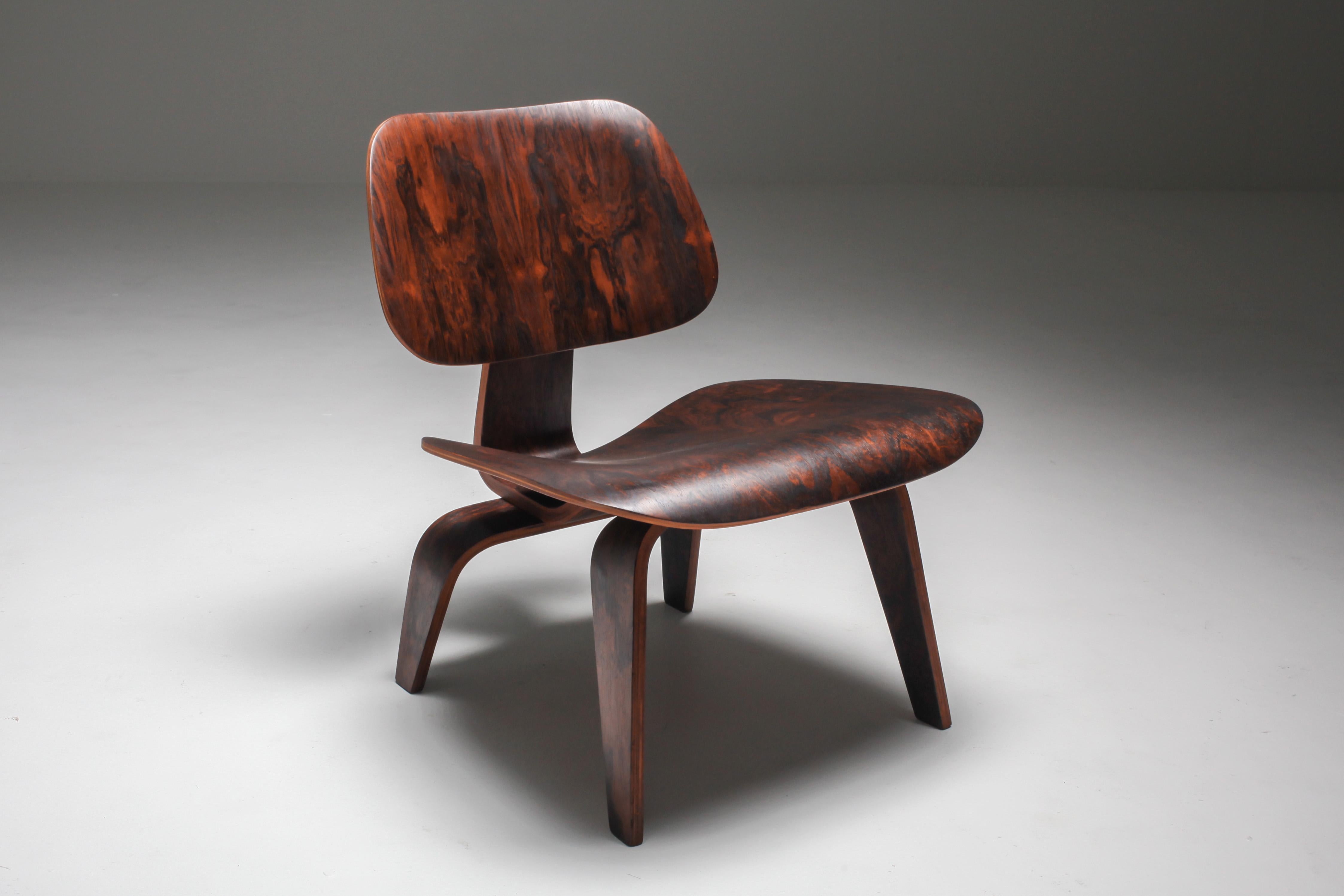 Eames LCW Pre-Production, Lounge Chair in Rio Rosewood, USA, 1945

This iconic design by Charles and Ray Eames dates from the period of their early experiments with three-dimensionally moulded plywood. A true important authentic and historic piece
