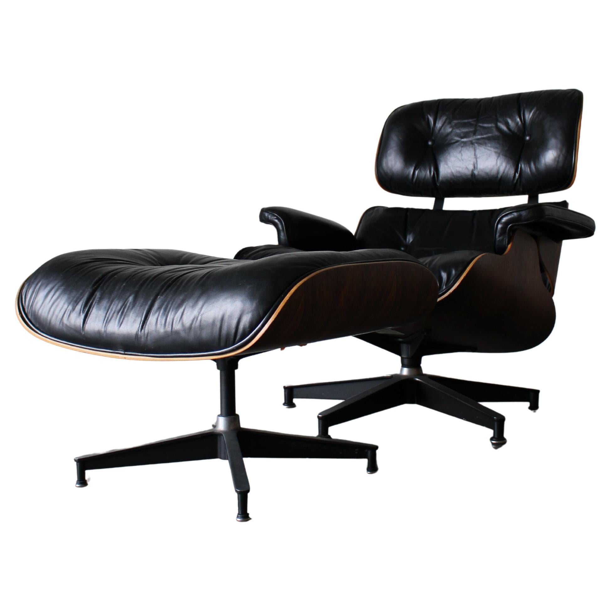 Eames Leather Lounge Chair by Charles 
Ray Eames for Herman Miller en vente