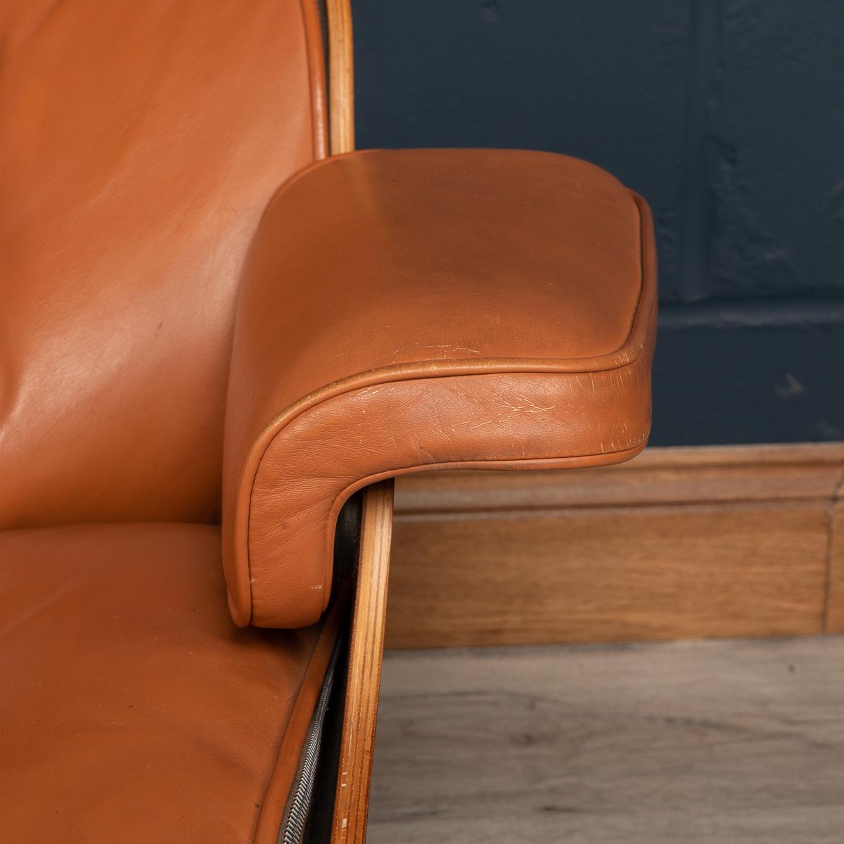 Chaise longue en cuir Eames par Mobilier International, vers 1980 6