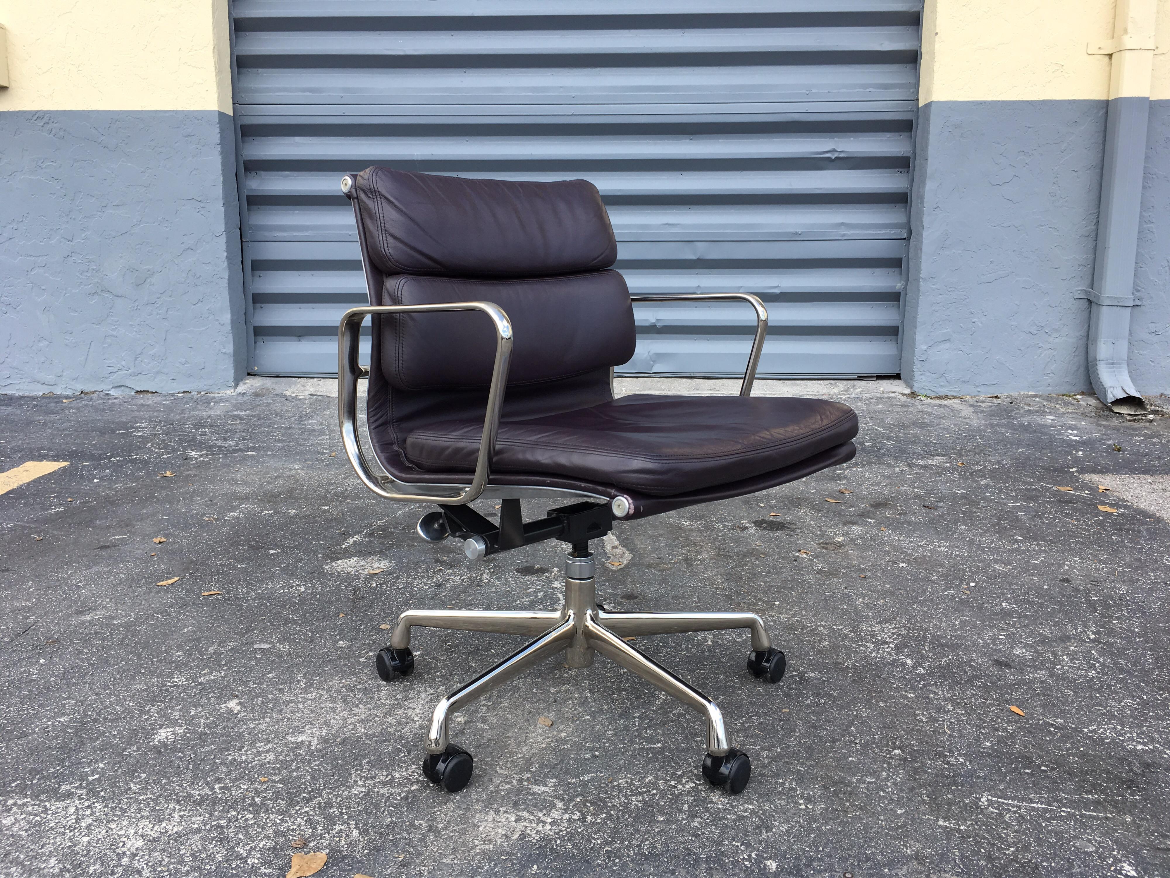 Beautiful Eames soft pad chair for Herman Miller.
Chair has a rare dark aubergine color leather and a chrome finish, swivels, tilts and on casters.
Measures: Seat height is adjustable 19.75”, 22.50”.