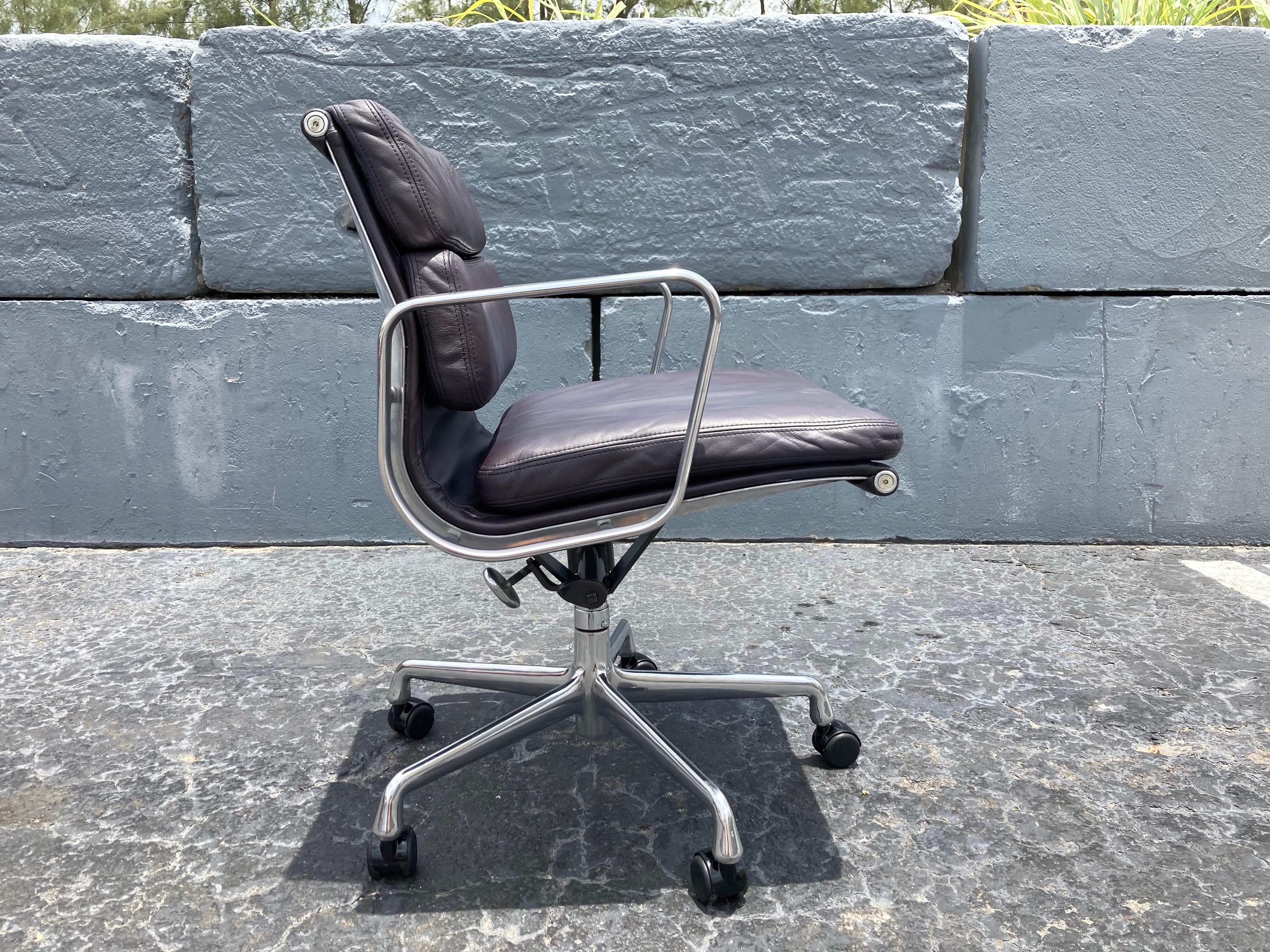 American Eames Leather Soft Pad Management Chair for Herman Miller
