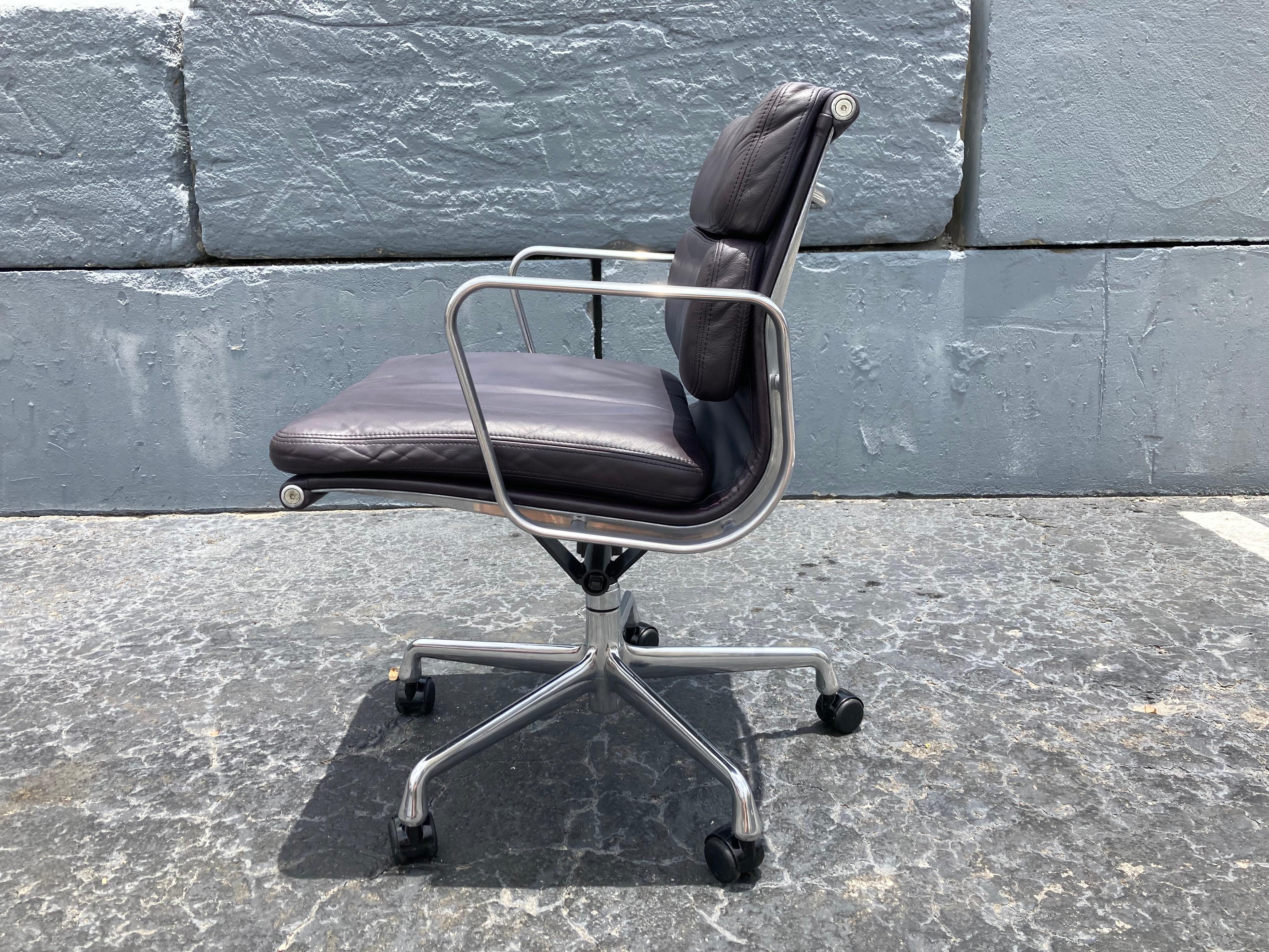 Contemporary Eames Leather Soft Pad Management Chair for Herman Miller