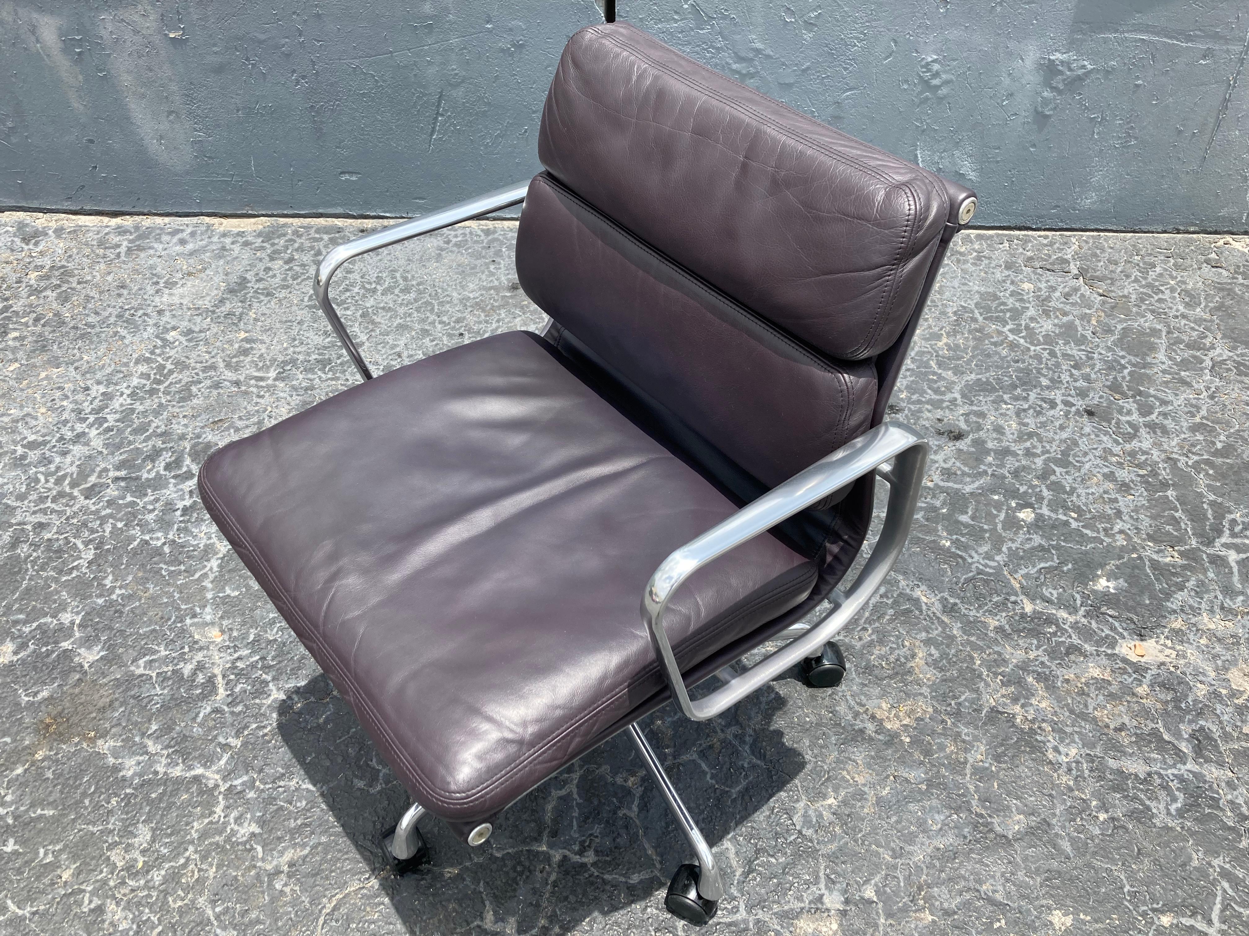 Eames Leather Soft Pad Management Chair for Herman Miller 1
