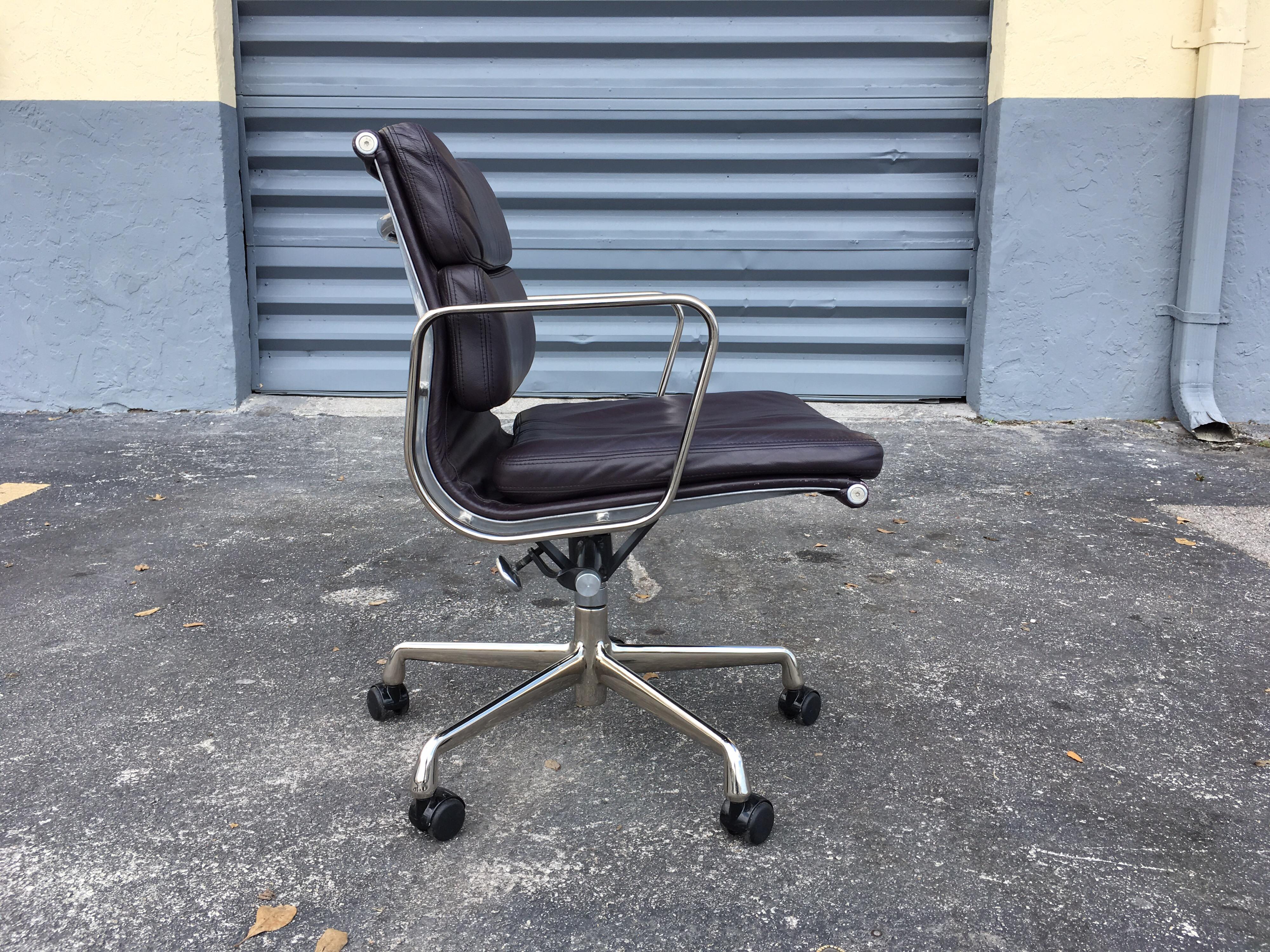 Eames Leather Soft Pad Management Chair for Herman Miller 1