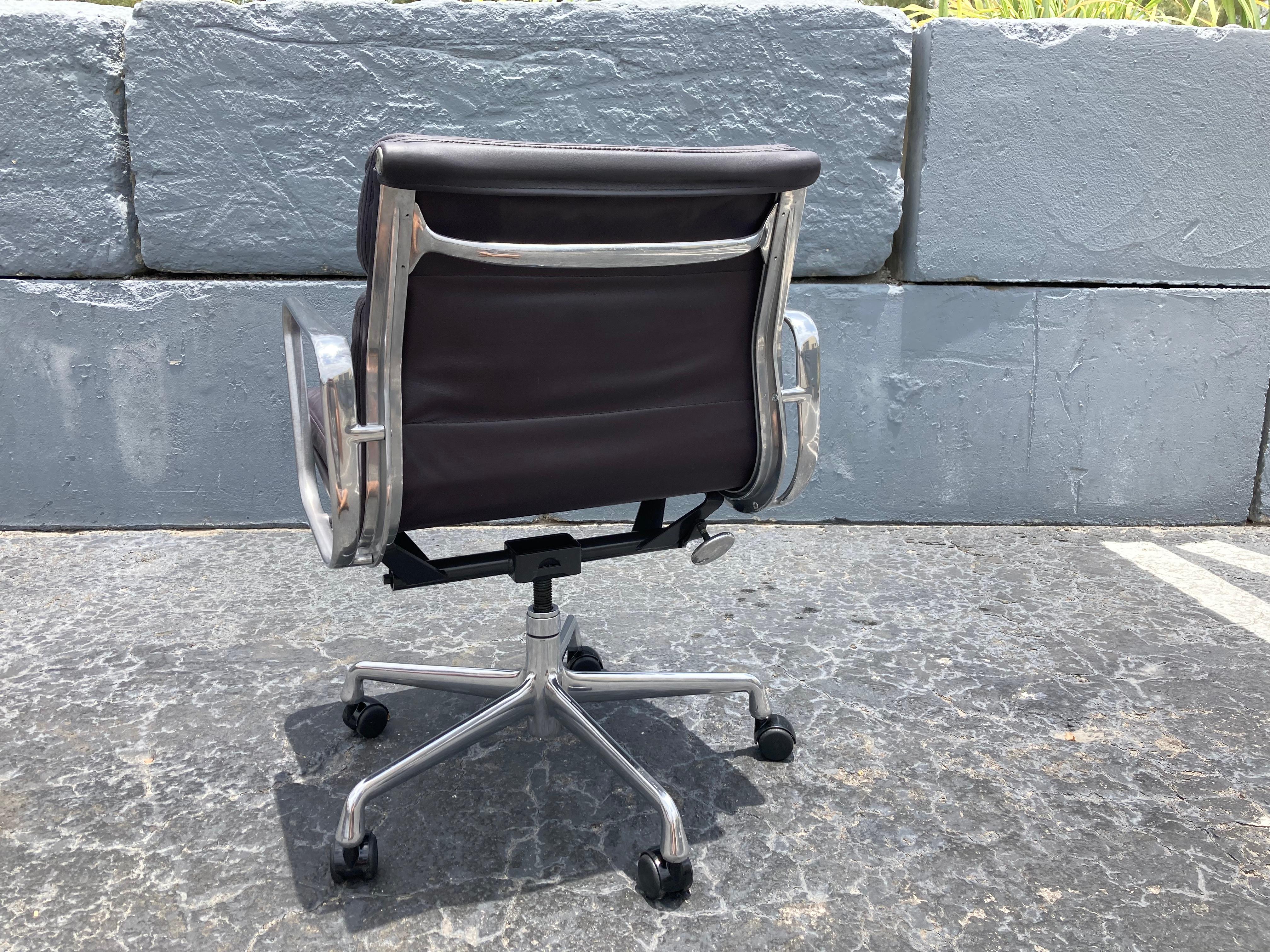 Eames Leather Soft Pad Management Chair for Herman Miller 3