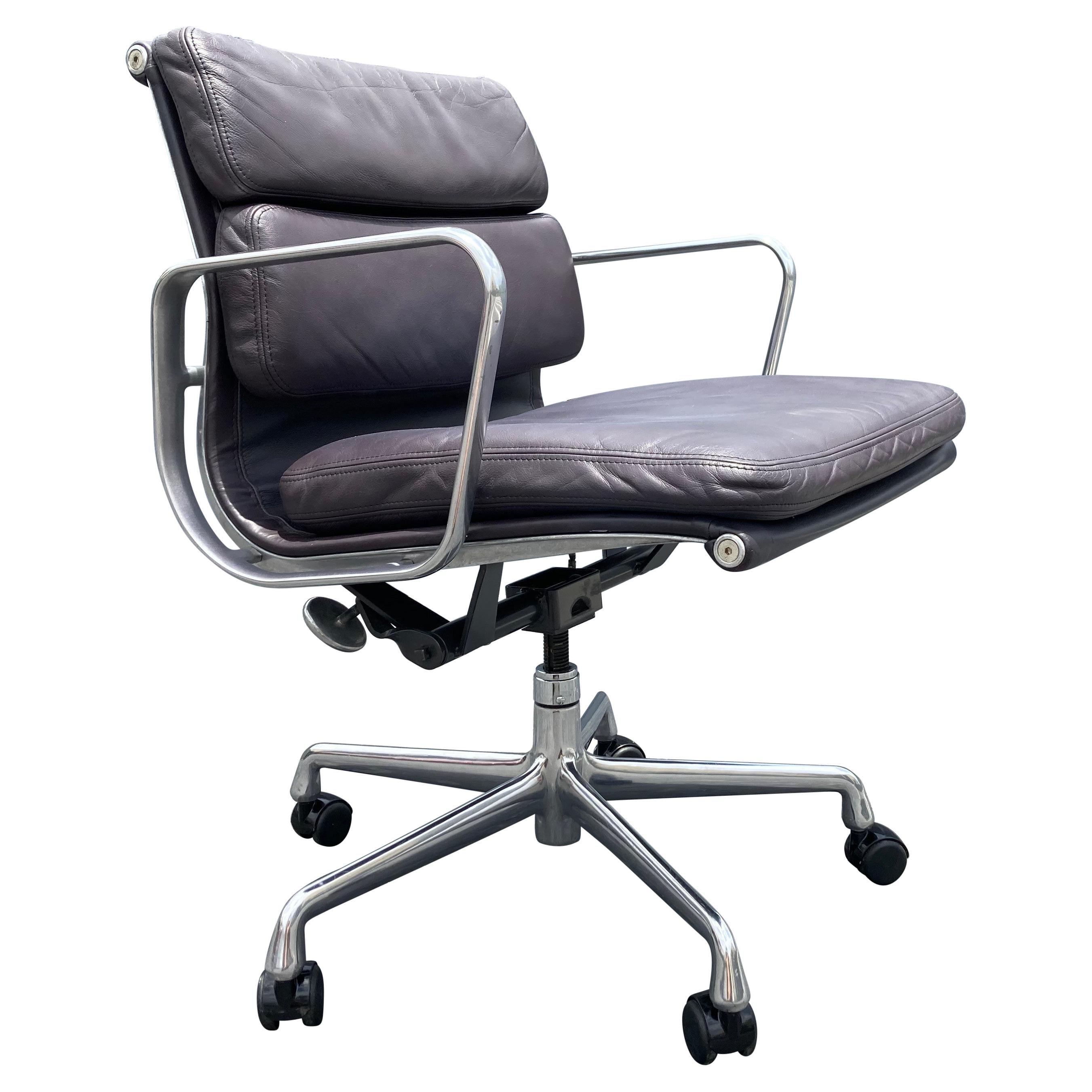 Eames Leather Soft Pad Management Chair for Herman Miller