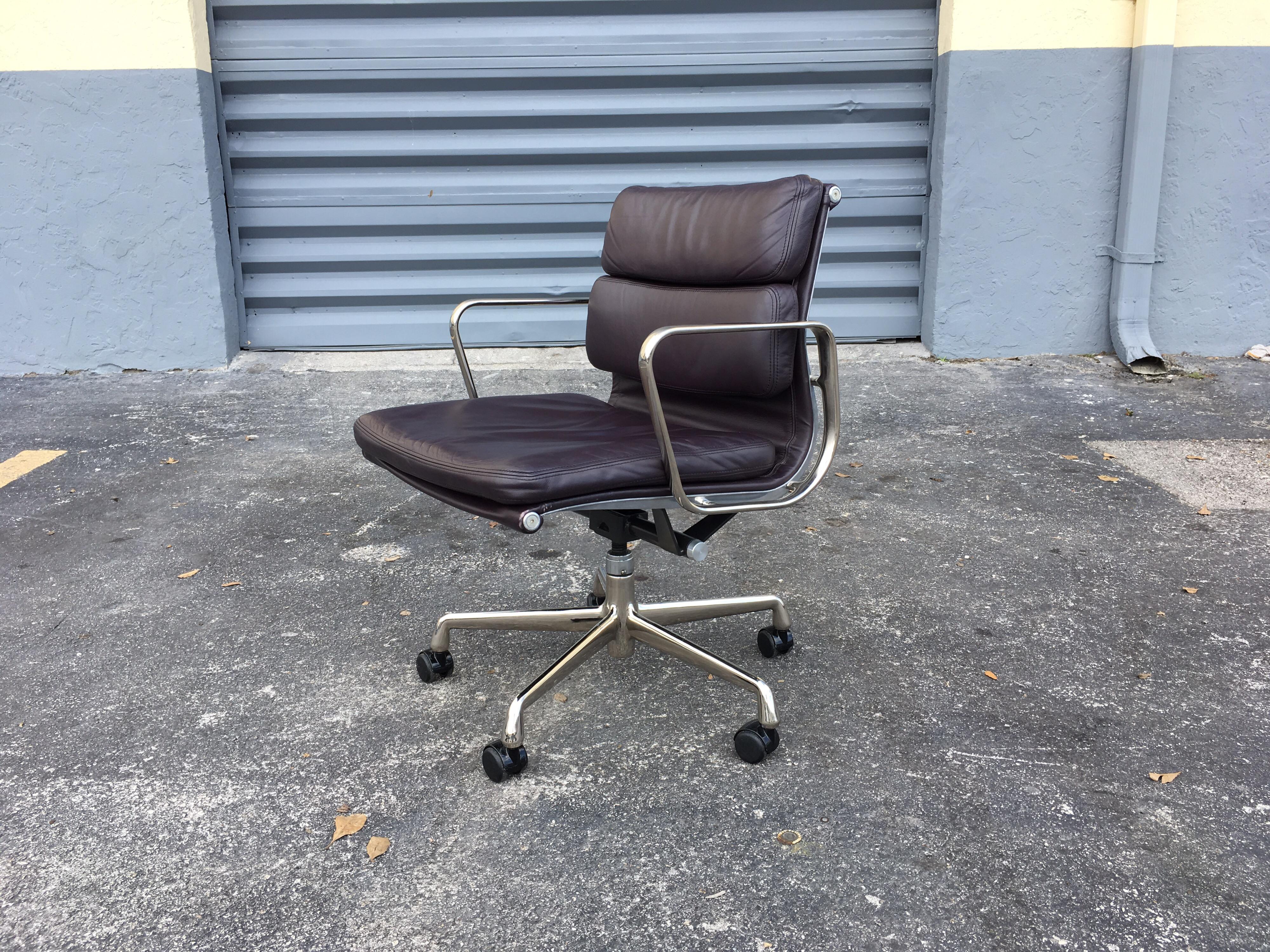 Modern Eames Leather Soft Pad Management Chairs for Herman Miller
