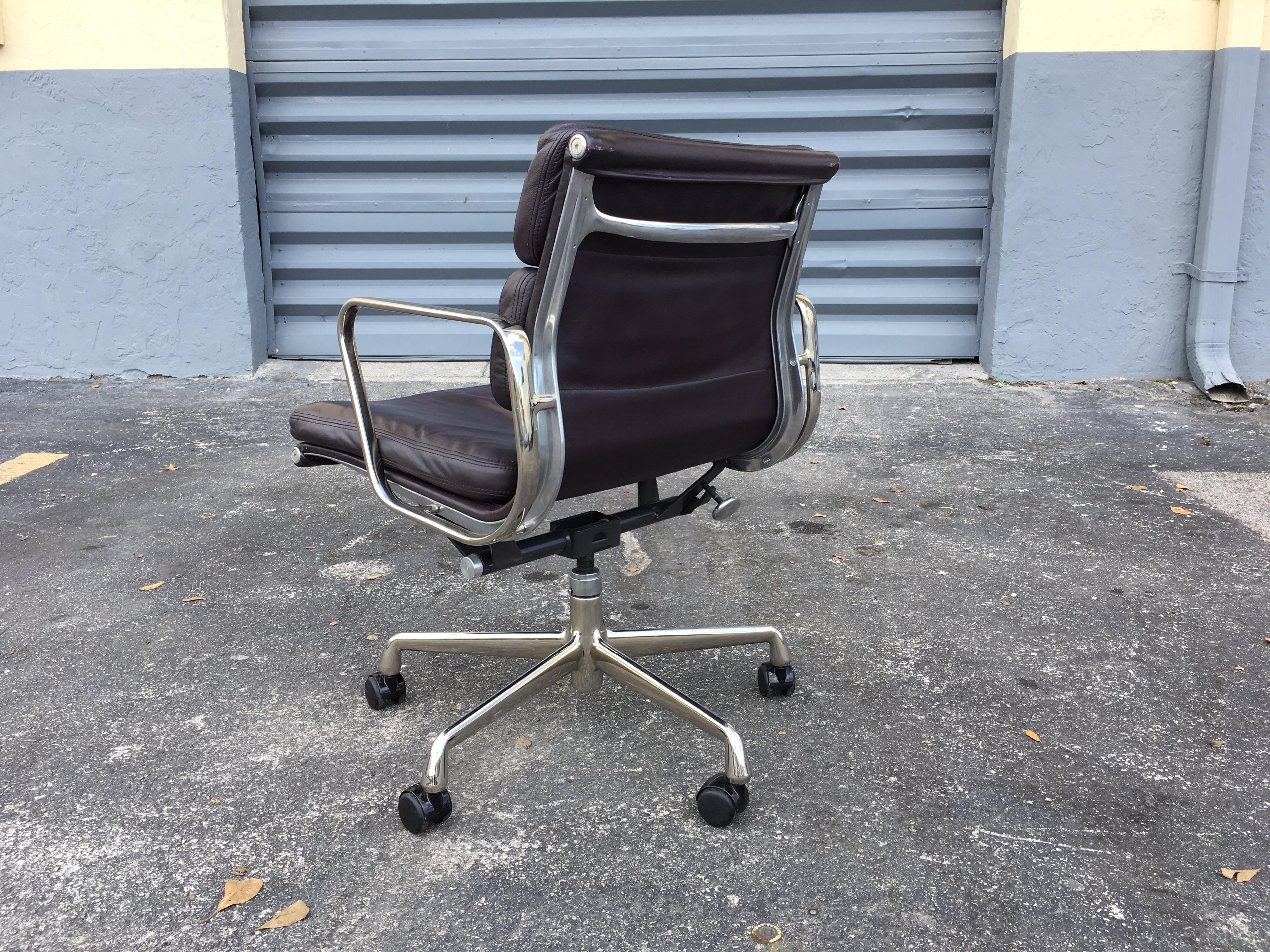 Aluminum Eames Leather Soft Pad Management Chairs for Herman Miller