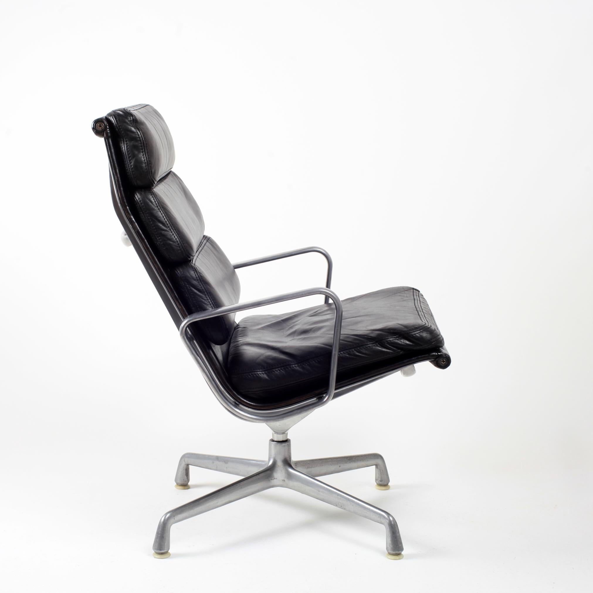 Mid-Century Modern Eames Leather Swivel Soft Pad EA 216 Lounge Chair by Interform for Herman Miller