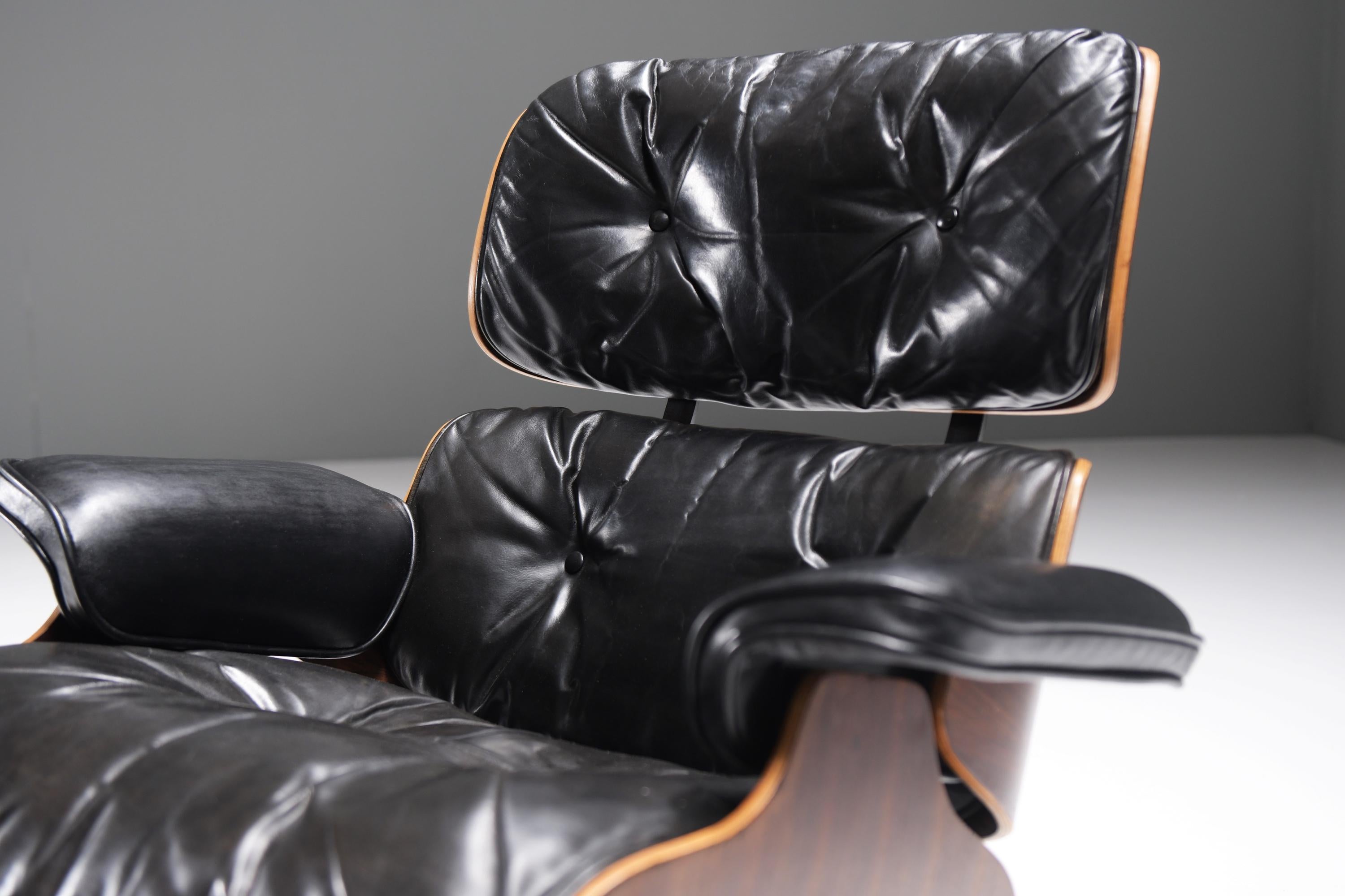 Eames lounge by Ray & Charles Eames by Mobilier International for Herman Miller 3