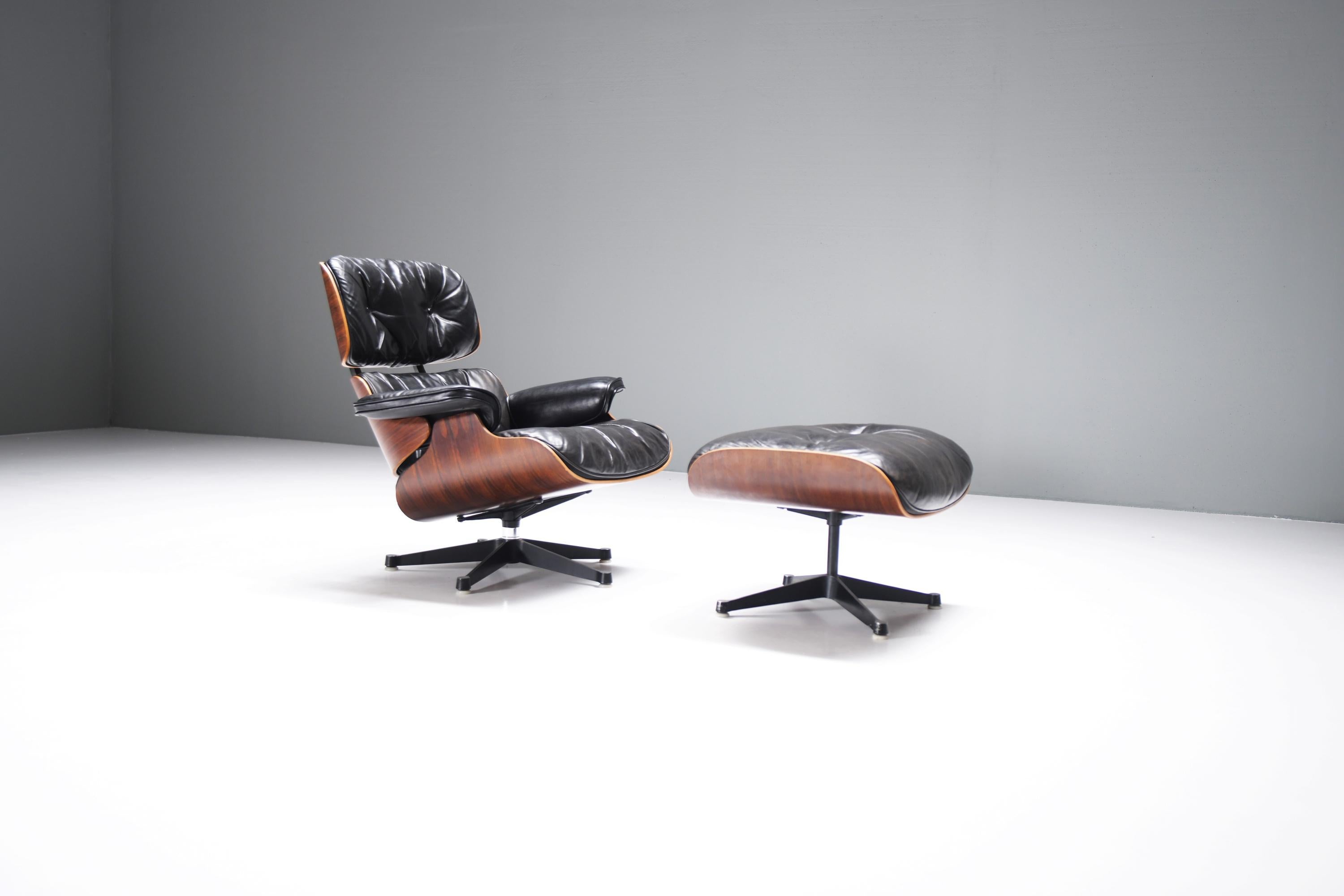 Mid-Century Modern Eames lounge by Ray & Charles Eames by Mobilier International for Herman Miller