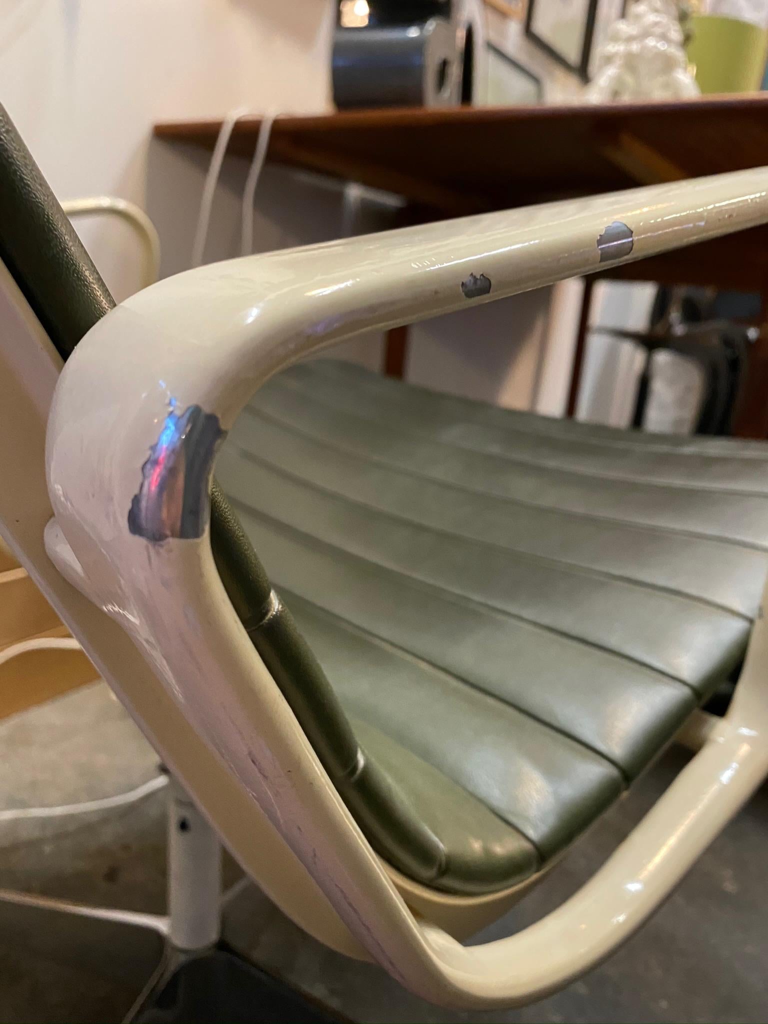 Eames Lounge Chair Aluminium Stuhl EA 115 / 116 4
