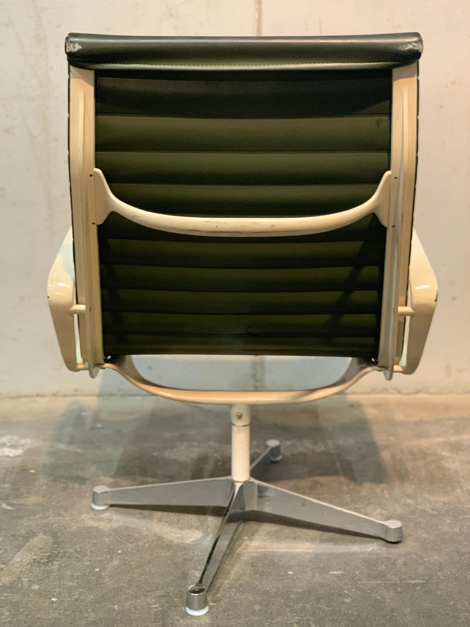 Eames Lounge Chair Aluminium Chair EA 115 / 116 2