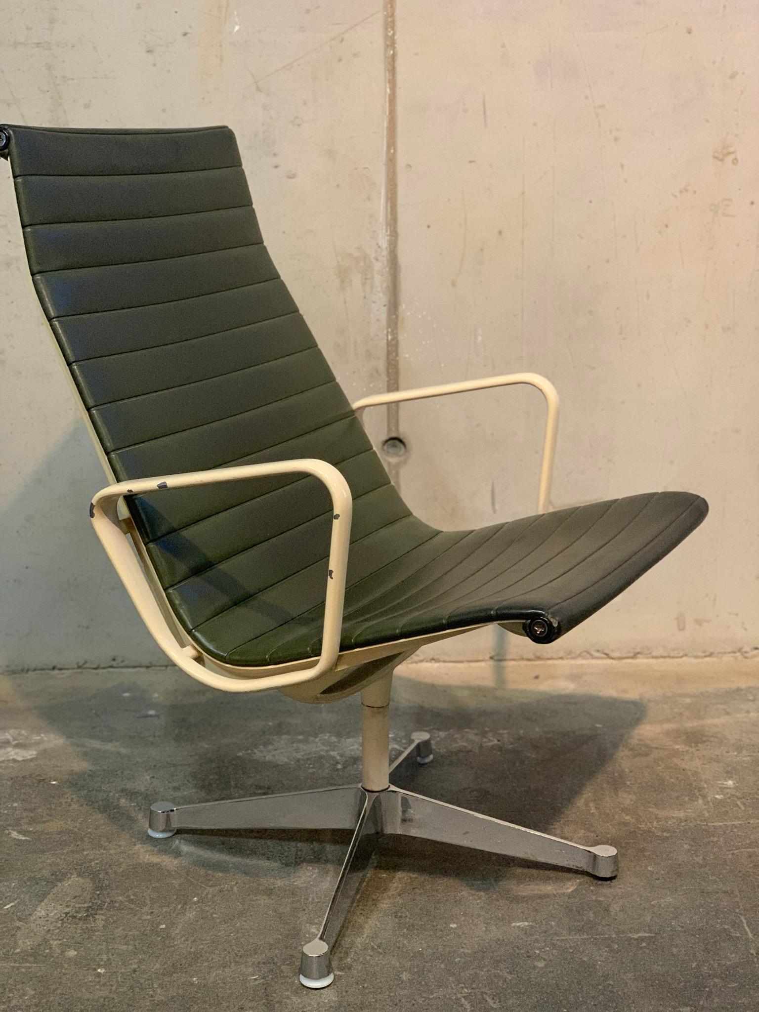 Eames Lounge Chair Aluminium Stuhl EA 115 / 116 7
