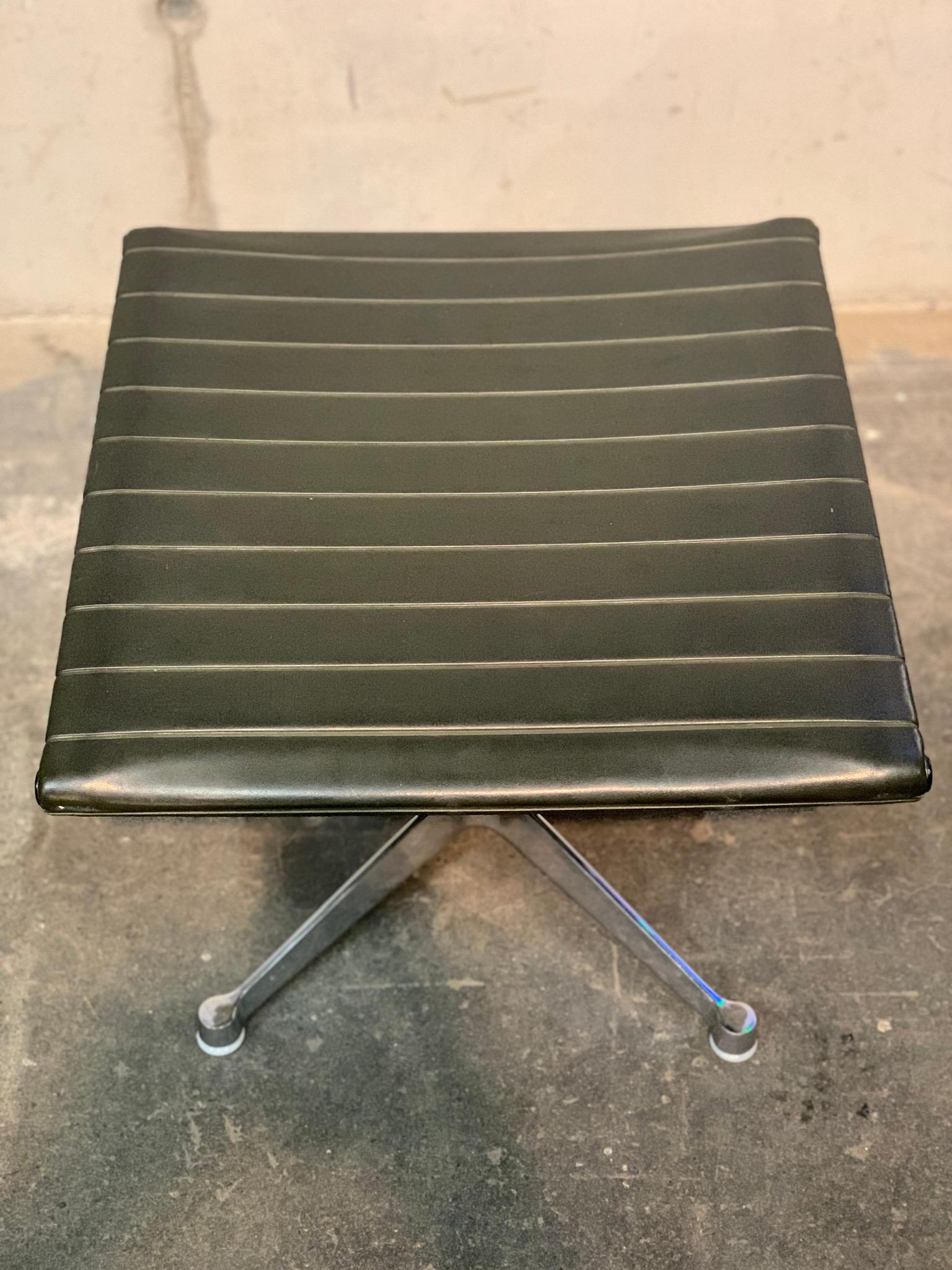 Eames Lounge Chair Aluminium Stuhl EA 115 / 116 11
