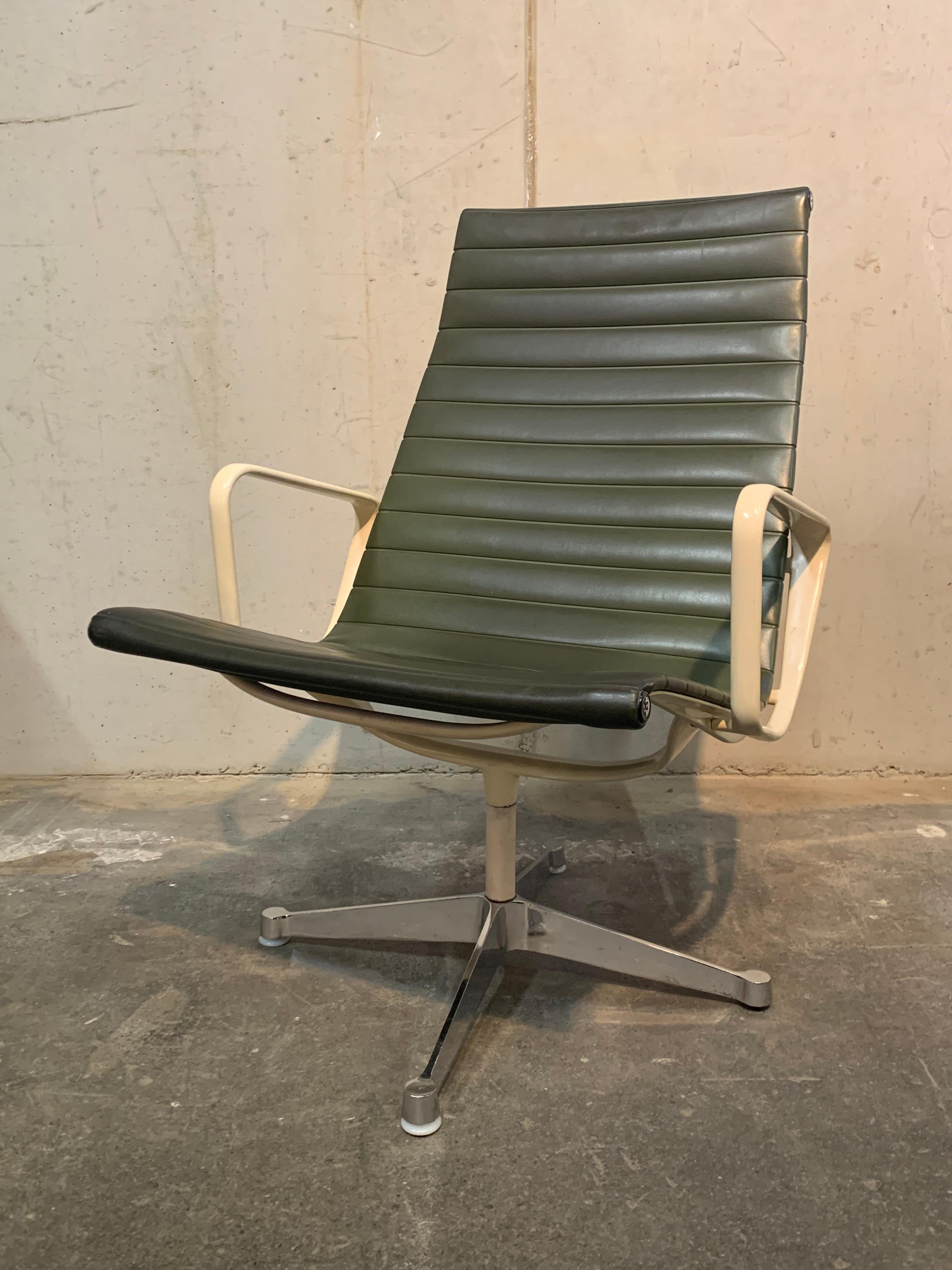 Eames Lounge Chair Aluminium Stuhl EA 115 / 116 (Ende des 20. Jahrhunderts)