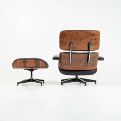Eames Loungesessel und Ottomane aus Palisanderholz 670/671, drittes Gen, restauriertes schwarzes Leder
