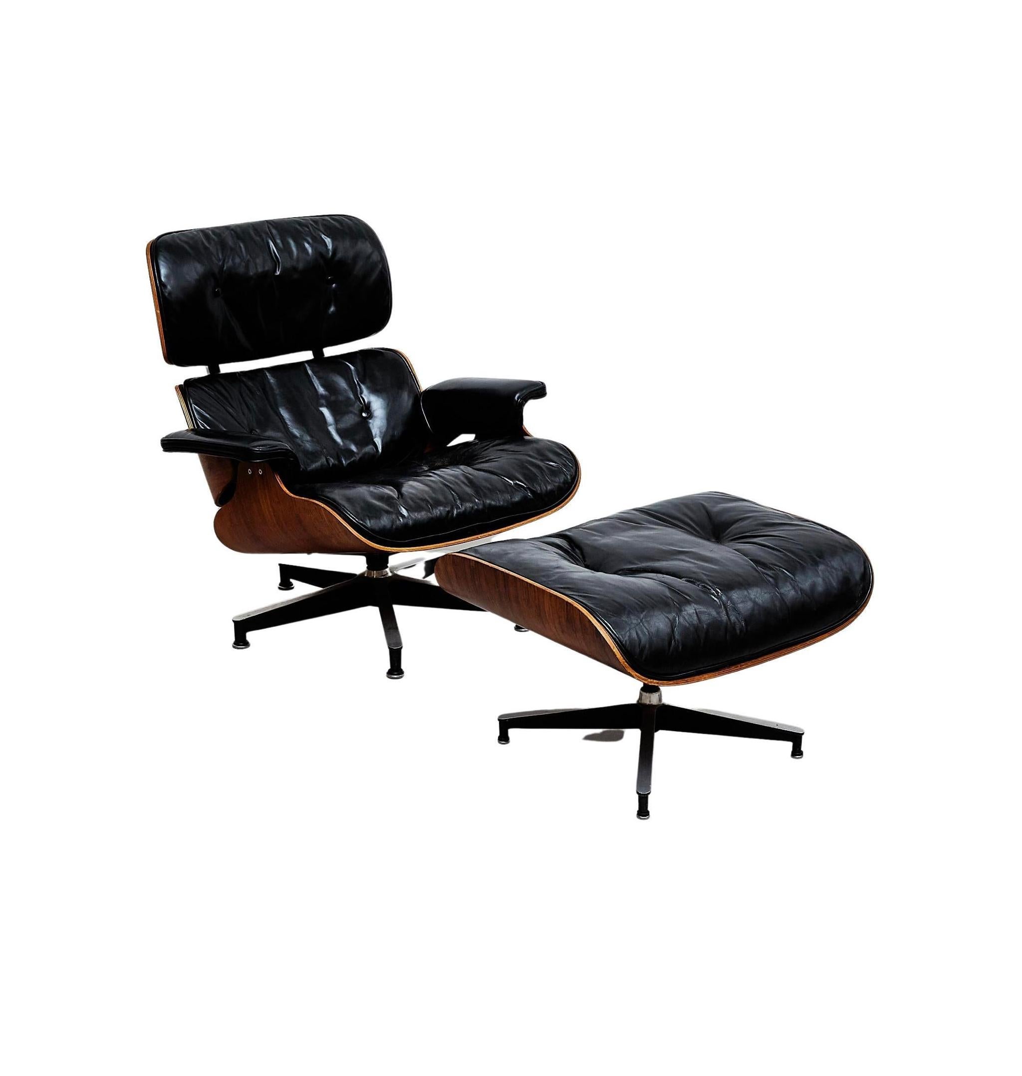 Sedia da salotto e ottomana Eames: Un'icona senza tempo di comfort ed Eleganza

La Eames Lounge Chair and Ottoman, disegnata dai leggendari Charles and Ray Eames, è un vero capolavoro che unisce un comfort senza pari, un'eccezionale maestria e un