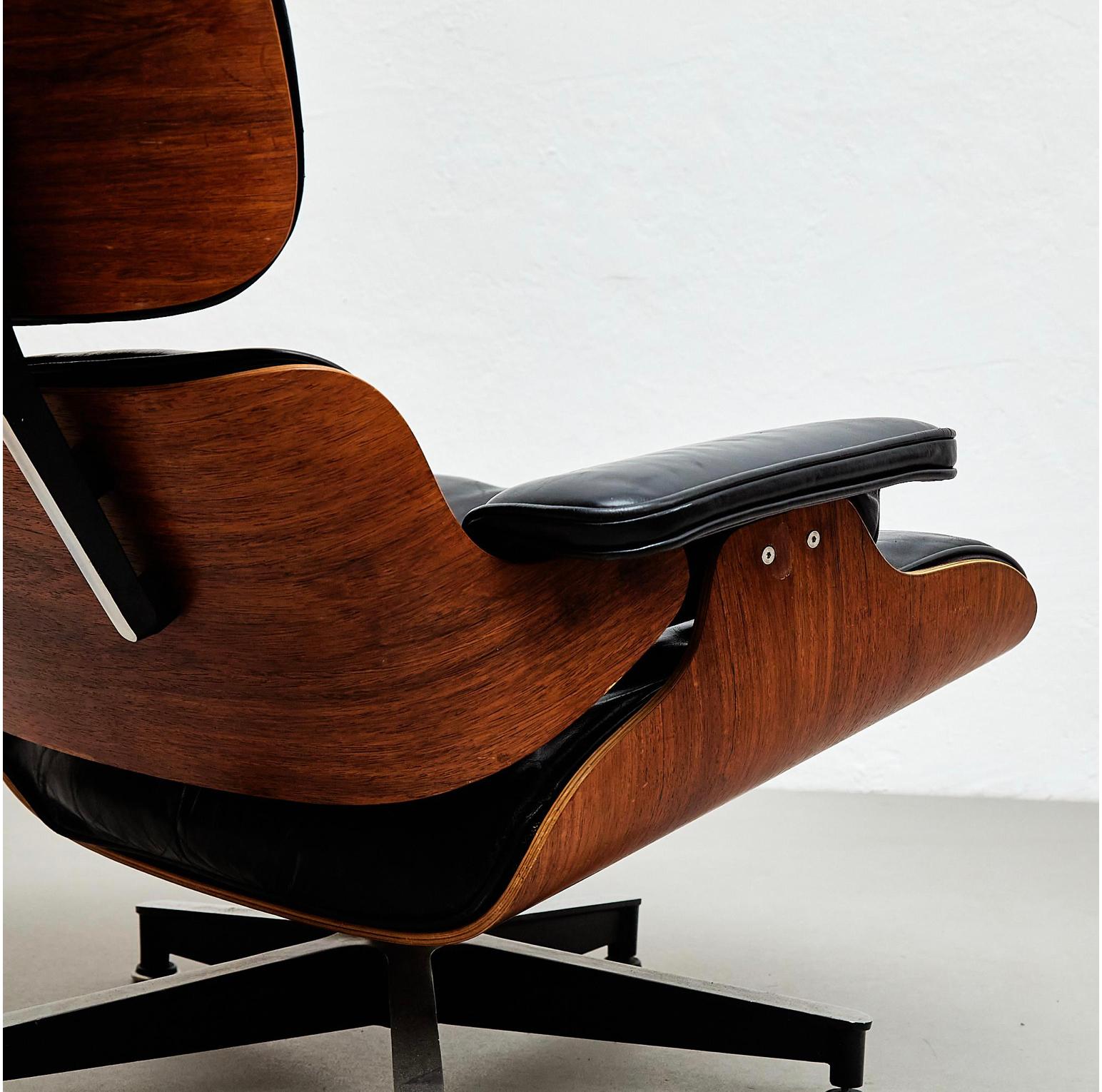 Sedia da salotto e ottomana Eames: Un'icona senza tempo di comfort ed Eleganza 1