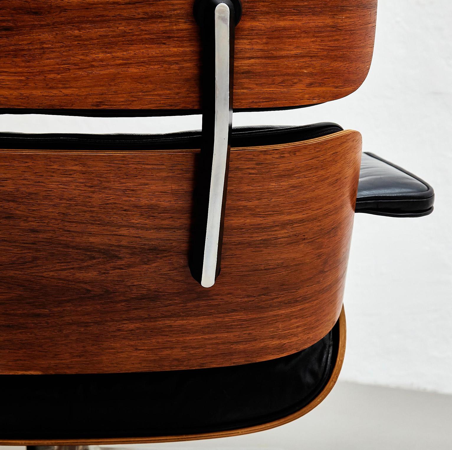 Sedia da salotto e ottomana Eames: Un'icona senza tempo di comfort ed Eleganza 2