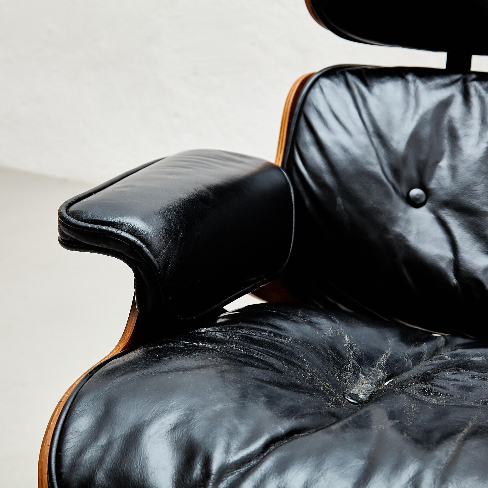 Eames Lounge Chair and Ottoman by Herman Miller, circa 1950 For Sale 1