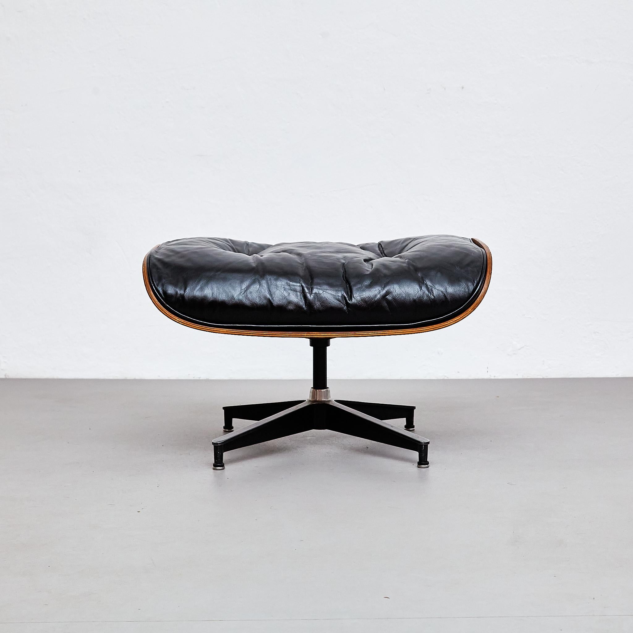 Eames Lounge Chair and Ottoman by Herman Miller, circa 1950 4