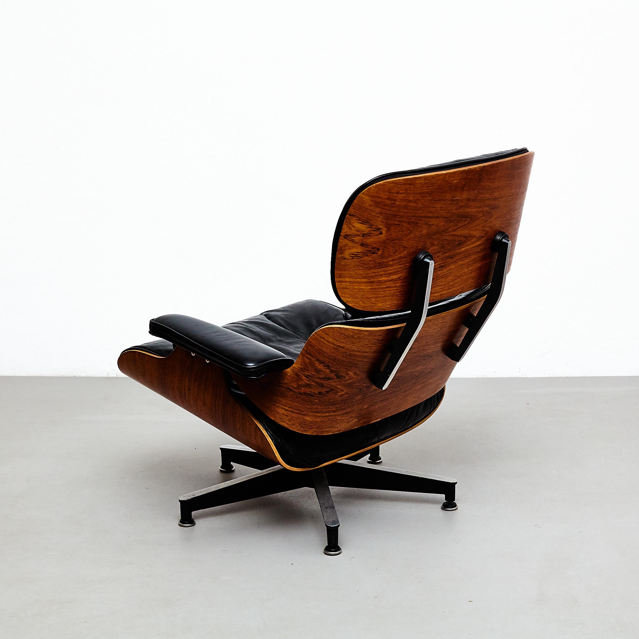 Oiled Eames Lounge Chair and Ottoman by Herman Miller, circa 1950 For Sale