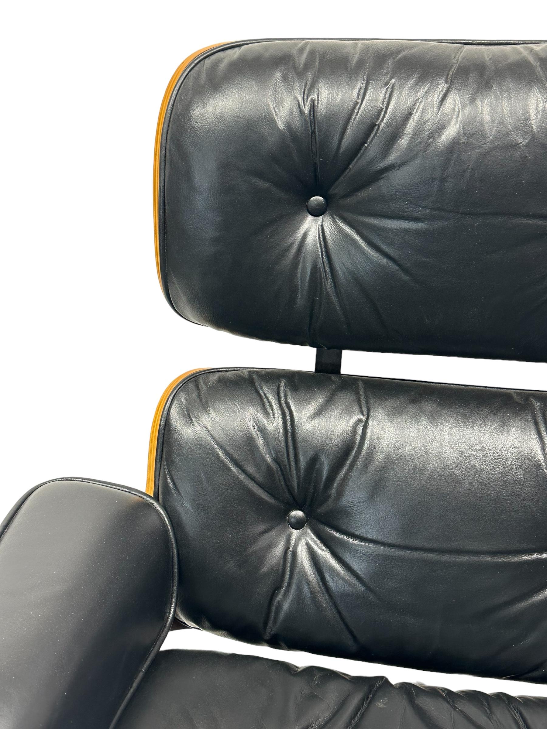 Eames Lounge Chair and Ottoman  For Sale 2