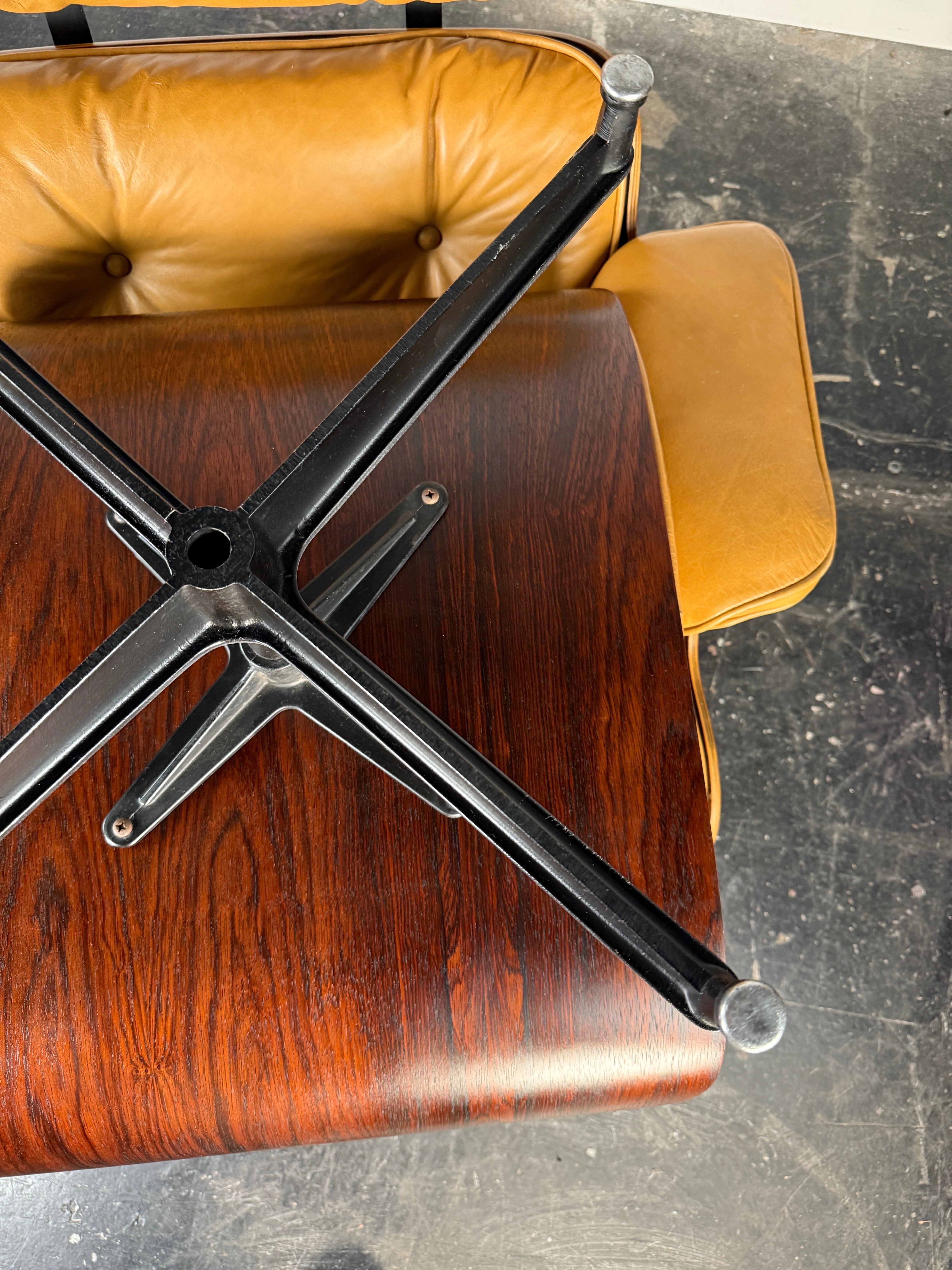 Aluminum Eames Lounge Chair and Ottoman in Leather and Rosewood, 2nd Generation
