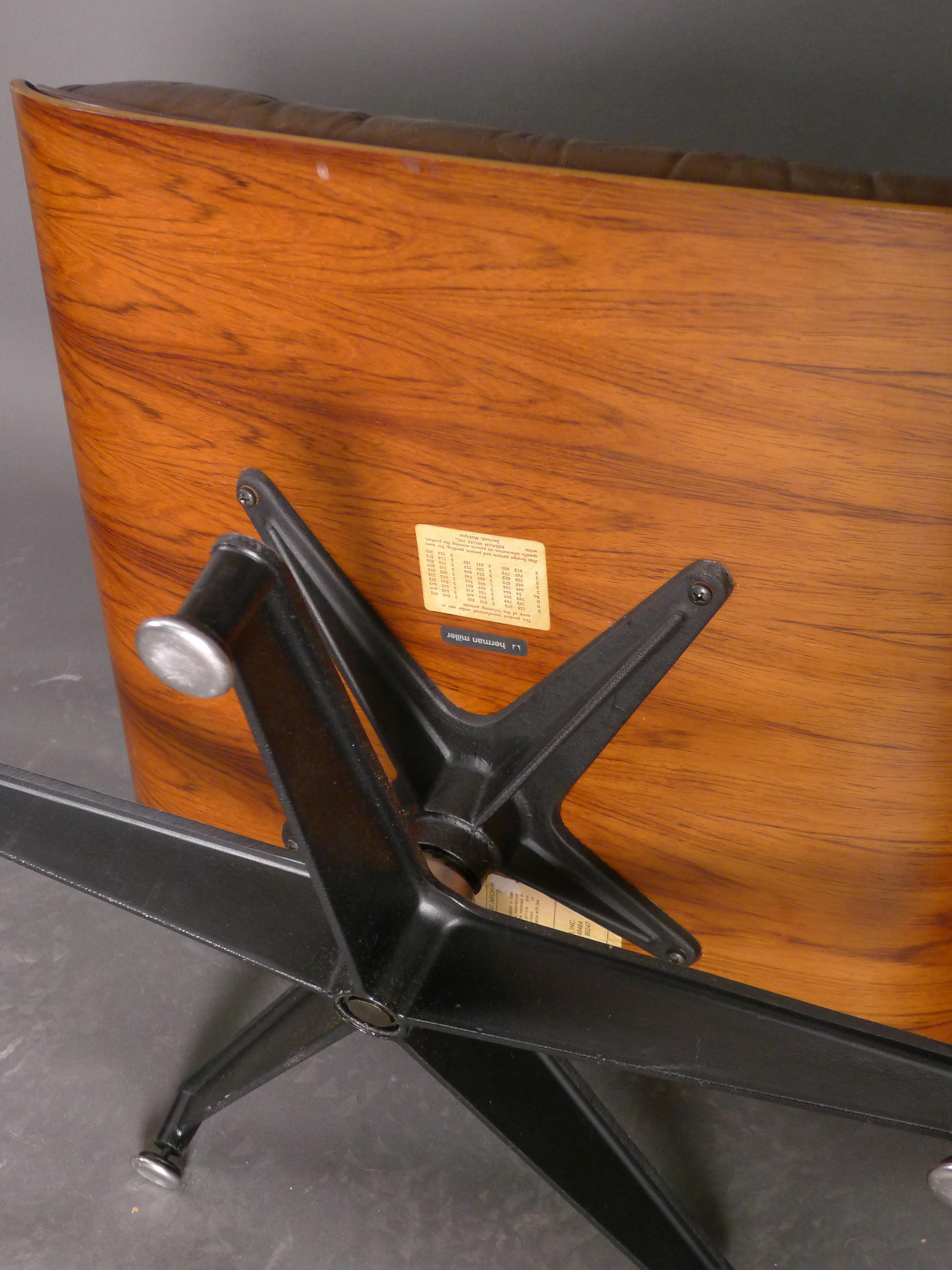 Sedia da salotto e ottomana Eames, modello 670/671, Herman Miller, USA, anni '70 4