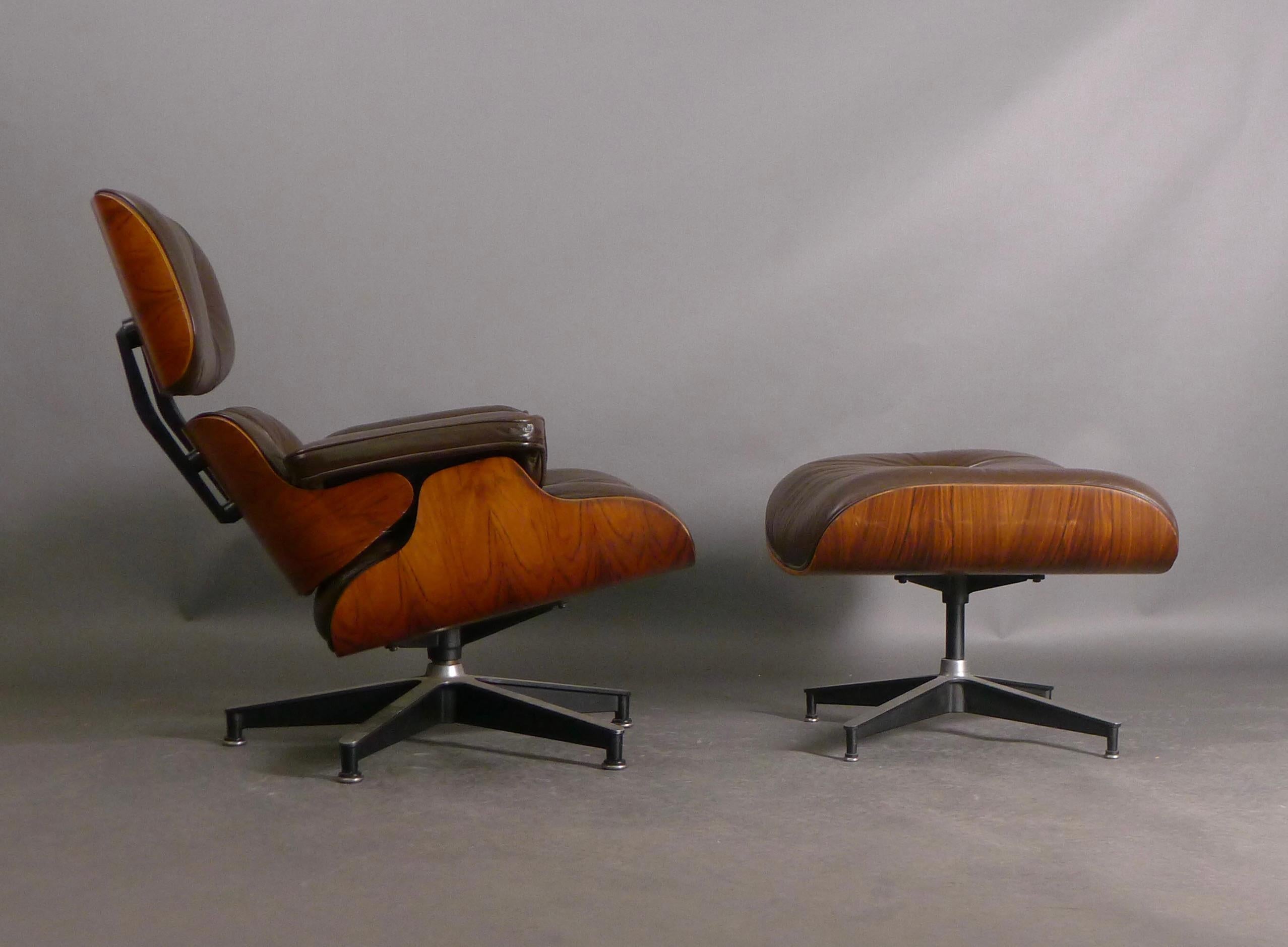 Charles and Ray Eames Lounge Chair and Ottoman, modello 670/671 per Herman Miller, USA

Scocca impiallacciata in palissandro con imbottitura in piuma e rivestimento in pelle originale color cioccolato. Etichette di Herman Miller sul lato inferiore