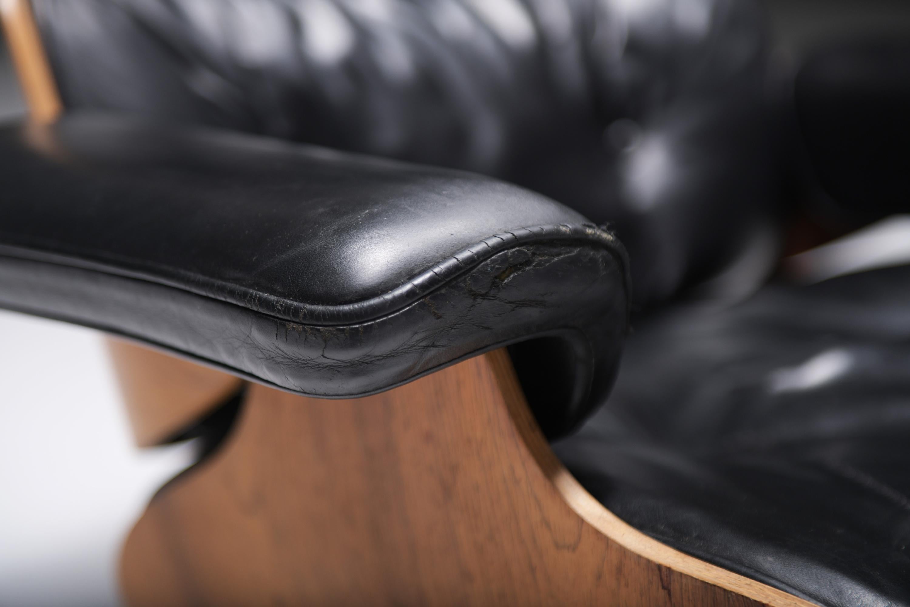 Eames lounge chair by Ray & Charles Eames by Mobilier International for Miller For Sale 5
