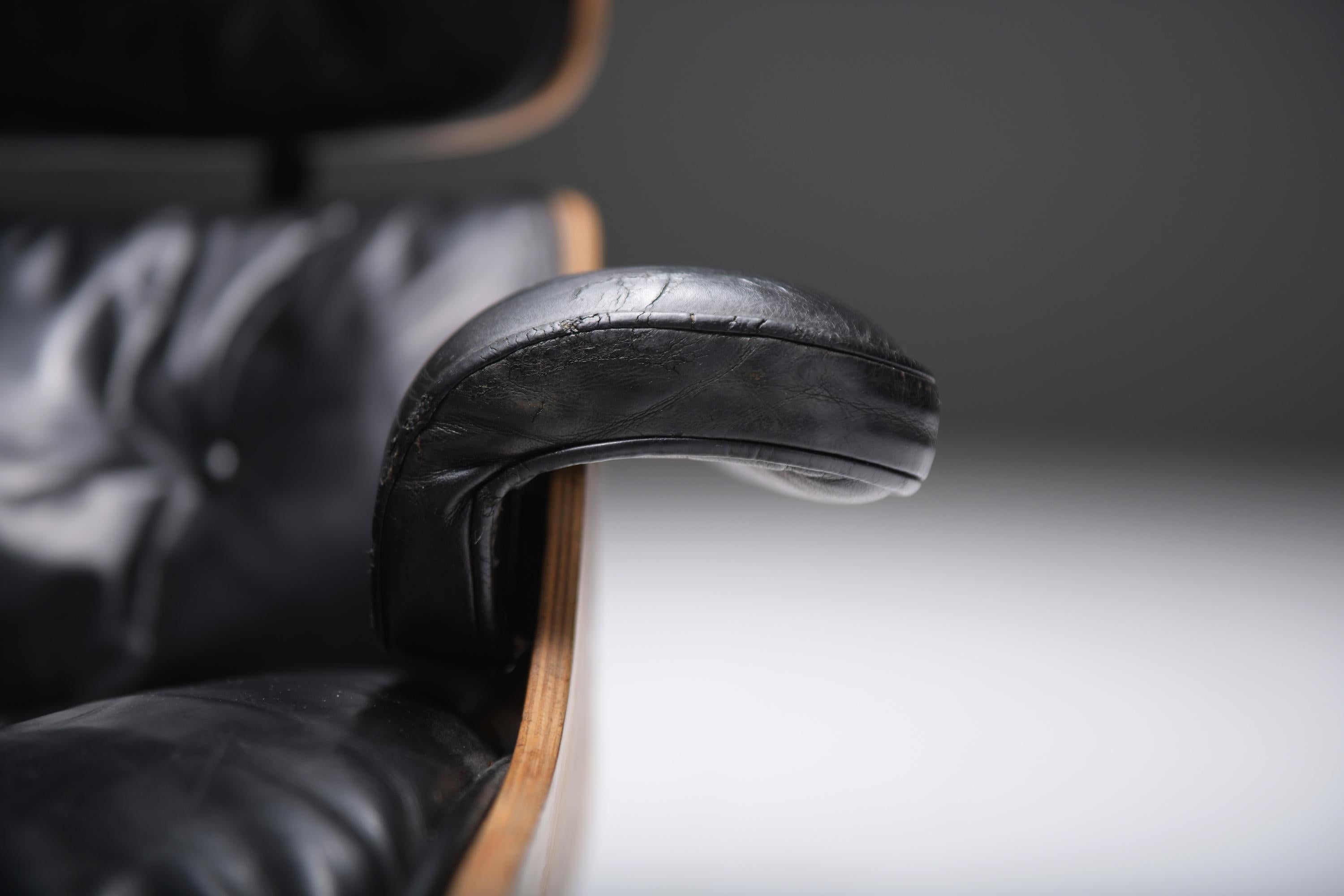 Eames lounge chair by Ray & Charles Eames by Mobilier International for Miller For Sale 7
