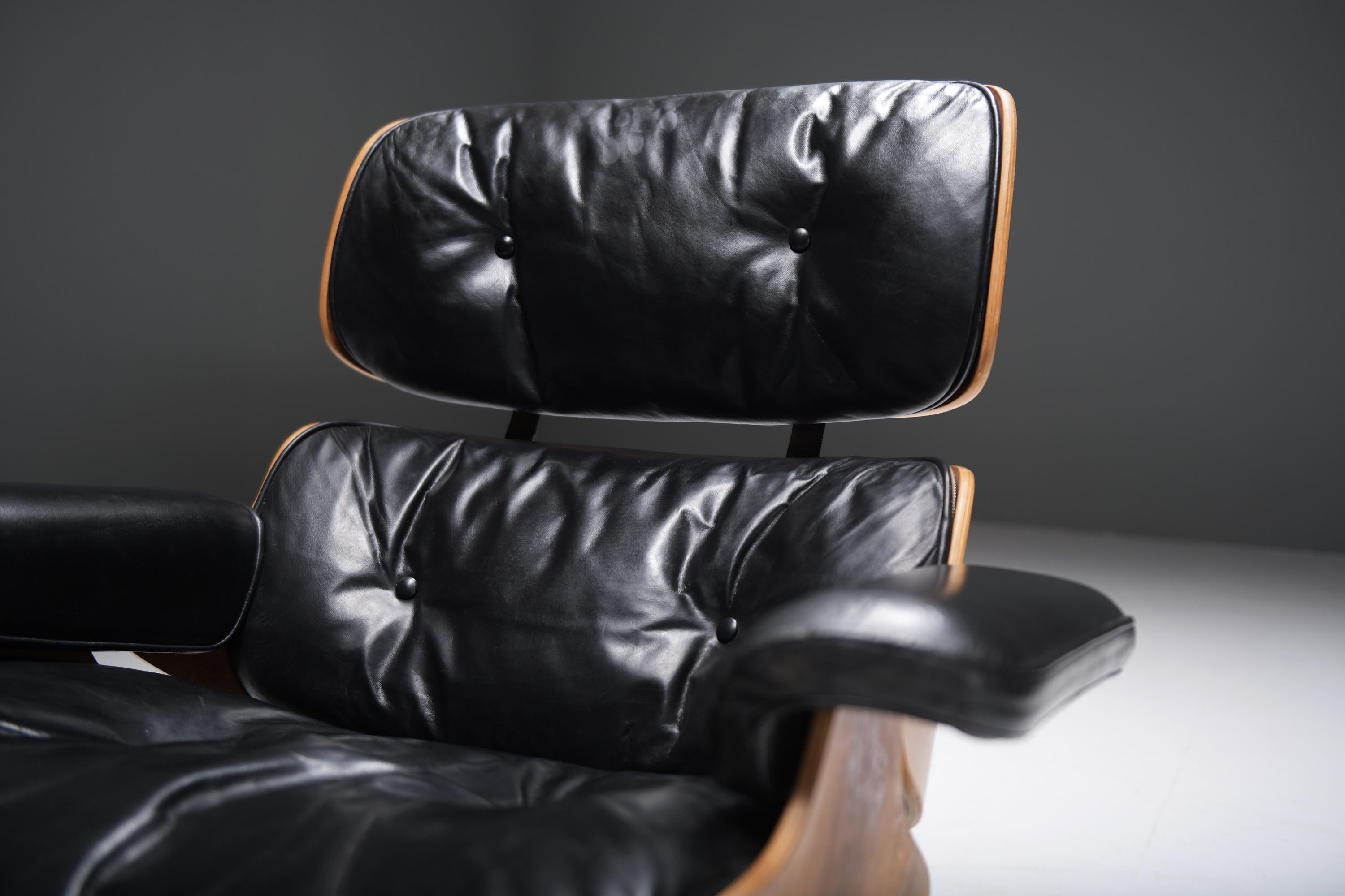 Eames lounge chair by Ray & Charles Eames by Mobilier International for Miller For Sale 9