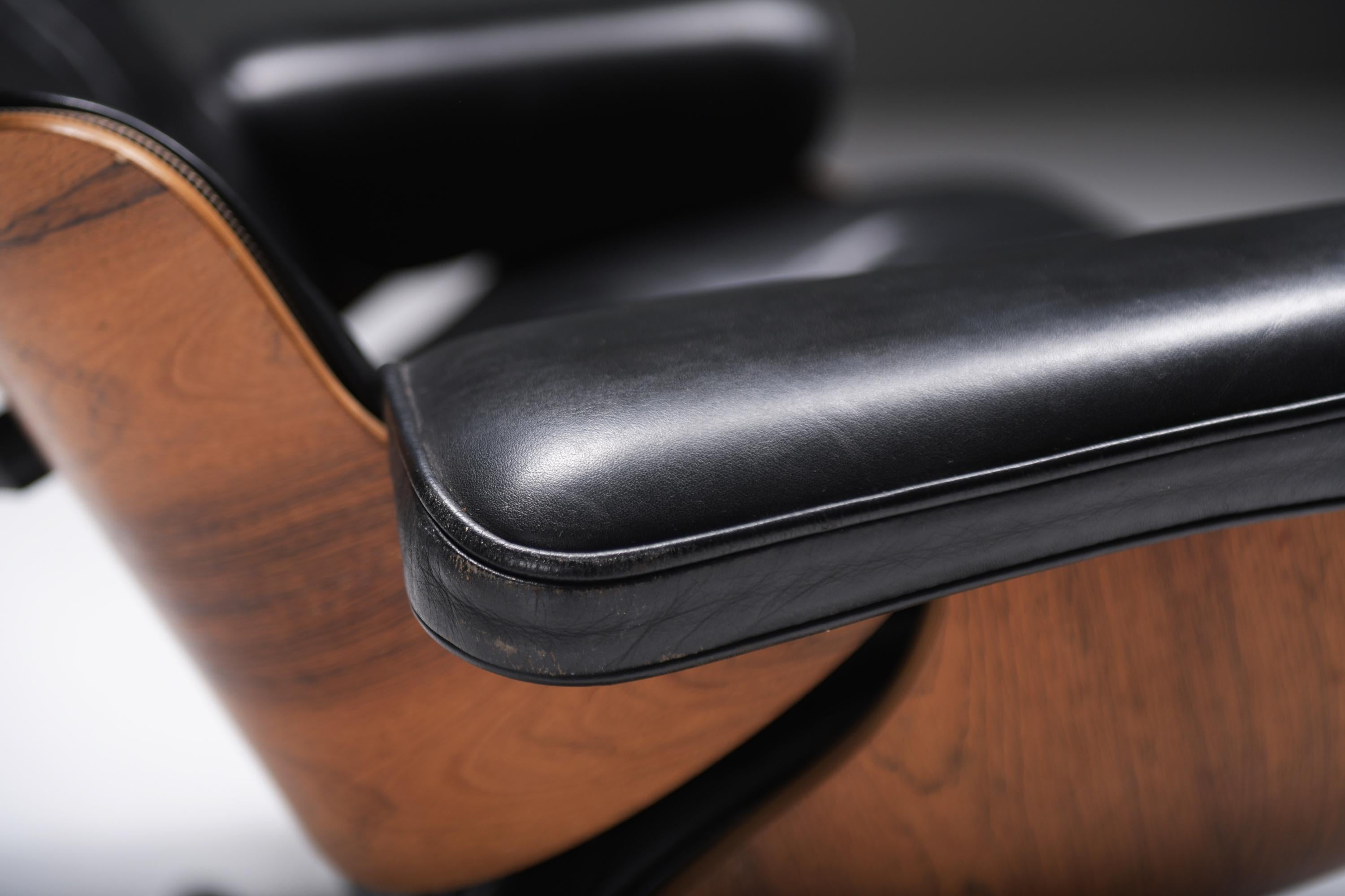 Eames lounge chair by Ray & Charles Eames by Mobilier International for Miller For Sale 10