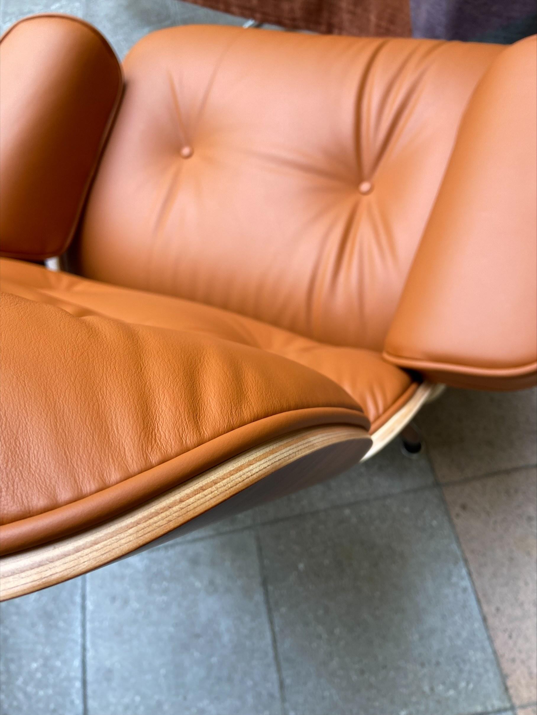 Leather Eames Lounge Chair et Ottoman, Tan / Rosewood, Herman Miller Edition