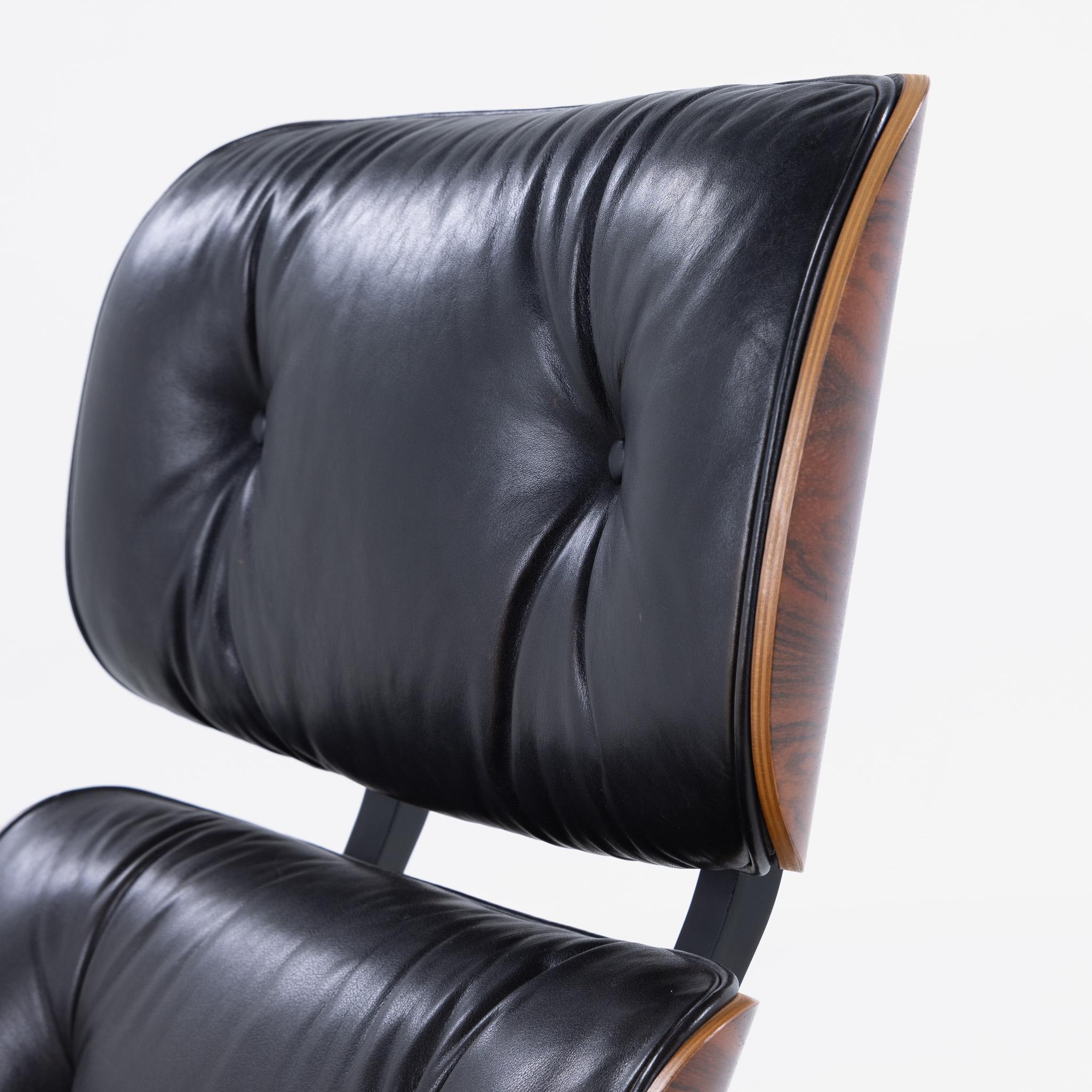 Eames Loungesessel aus Palisanderholz von Charles & Ray Eames im Zustand „Gut“ in Copenhagen, DK