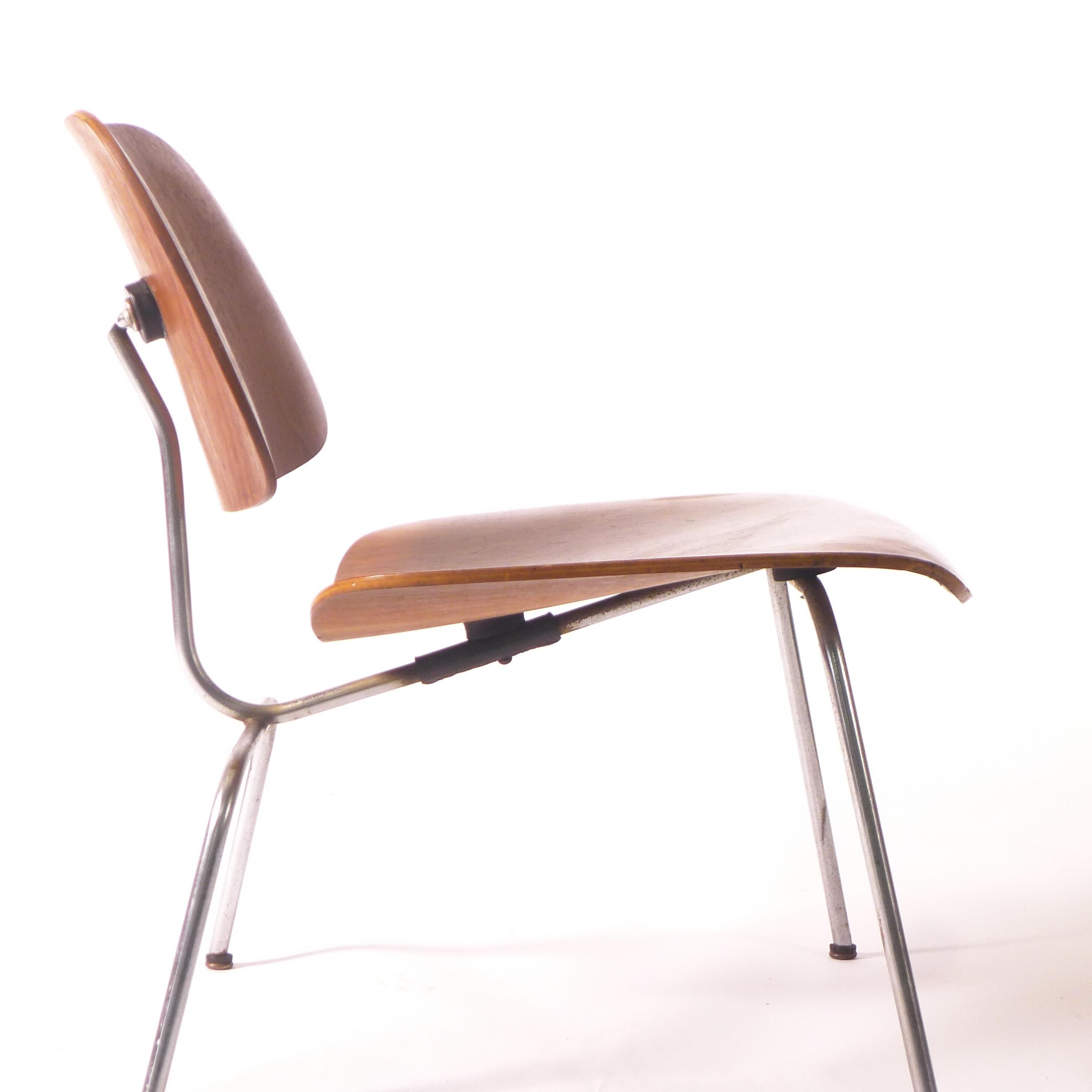 Eames Lounge Chair Metal (LCM), Herman Miller, 2nd Generation, circa 1953 In Fair Condition In Wargrave, Berkshire