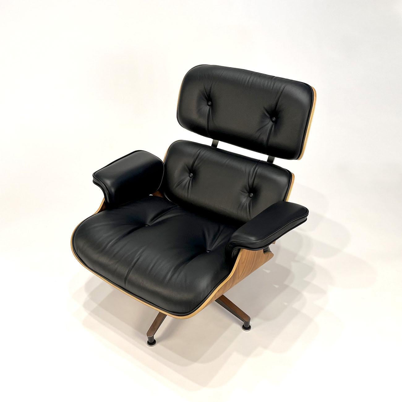 Eames Lounge Chair & Ottoman by Charles & Ray Eames In Good Condition In Doral, FL