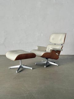Eames Lounge Chair & Ottoman para Vitra, por Charles and Ray Eames, 1956