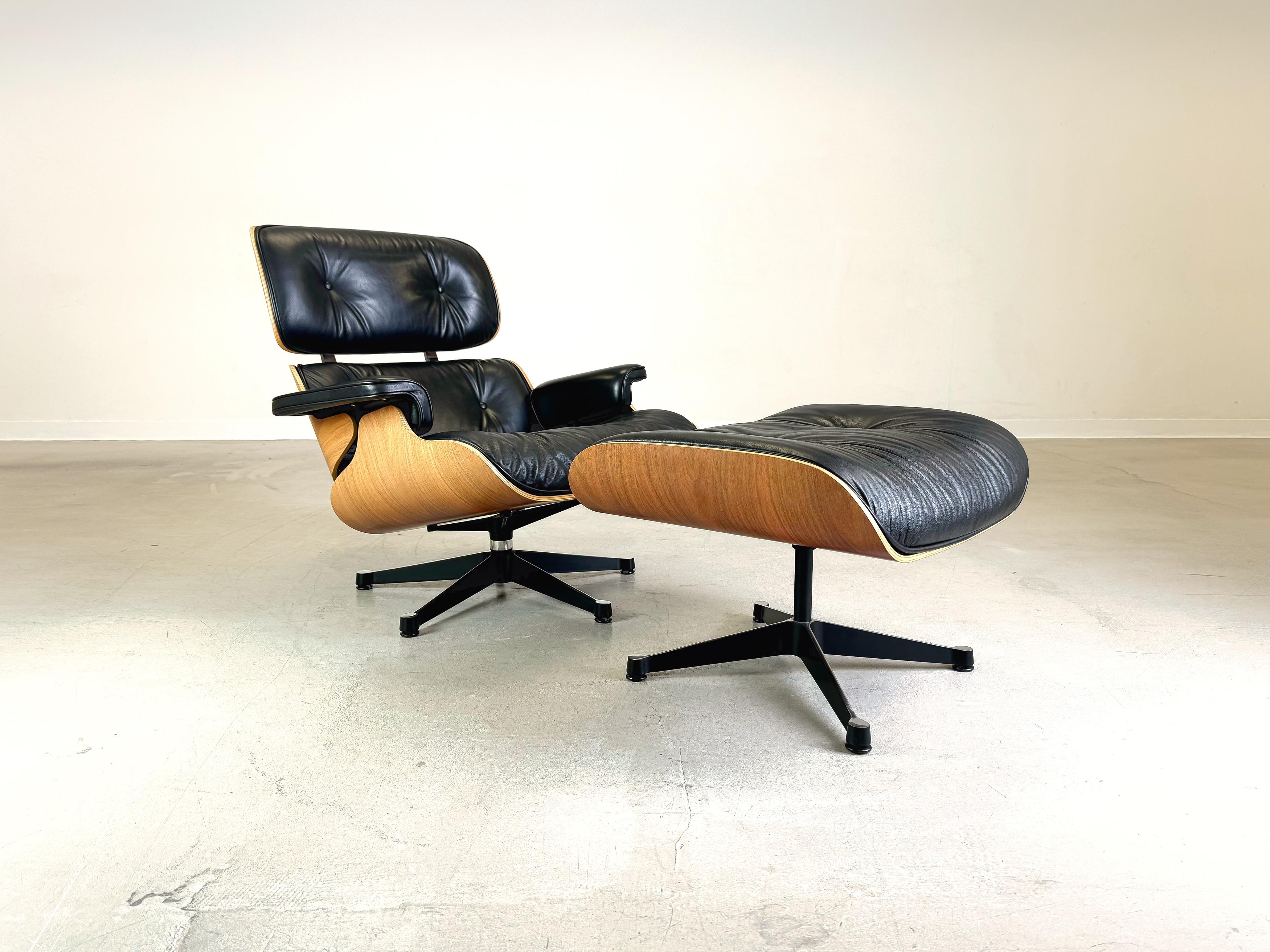 Post-Modern Eames Lounge chair Vitra armchair incl. ottoman black