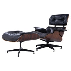 Sillón Eames con reposapiés de Charles and Ray Eames