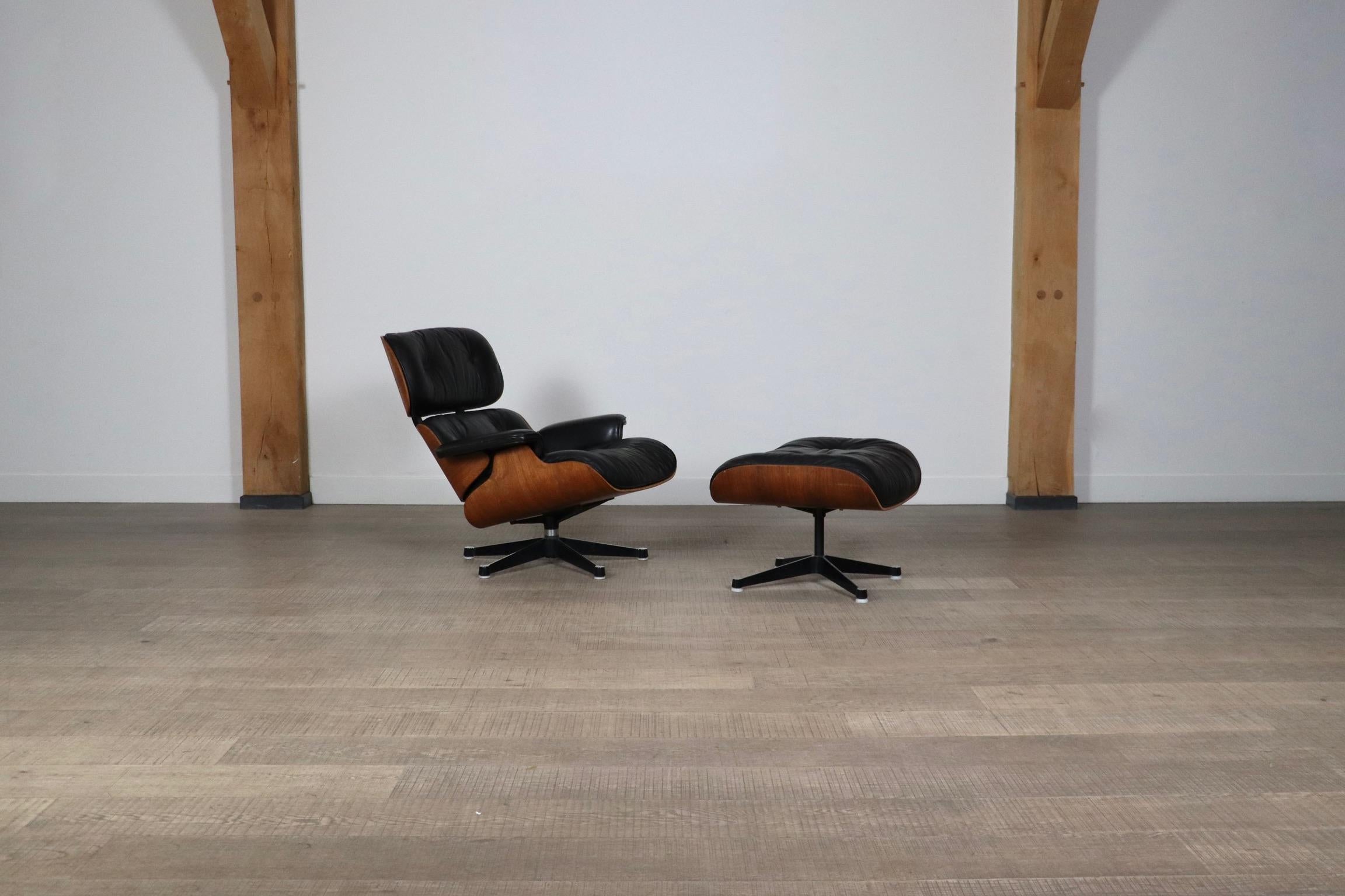 Nice Eames lounge chair with ottoman by Charles and Ray Eames for Herman Miller, 1970s. The frame is made of original Rio rosewood veneer, which has a beautiful calm grain. This timeless design has become a design icon ever since it first came out.