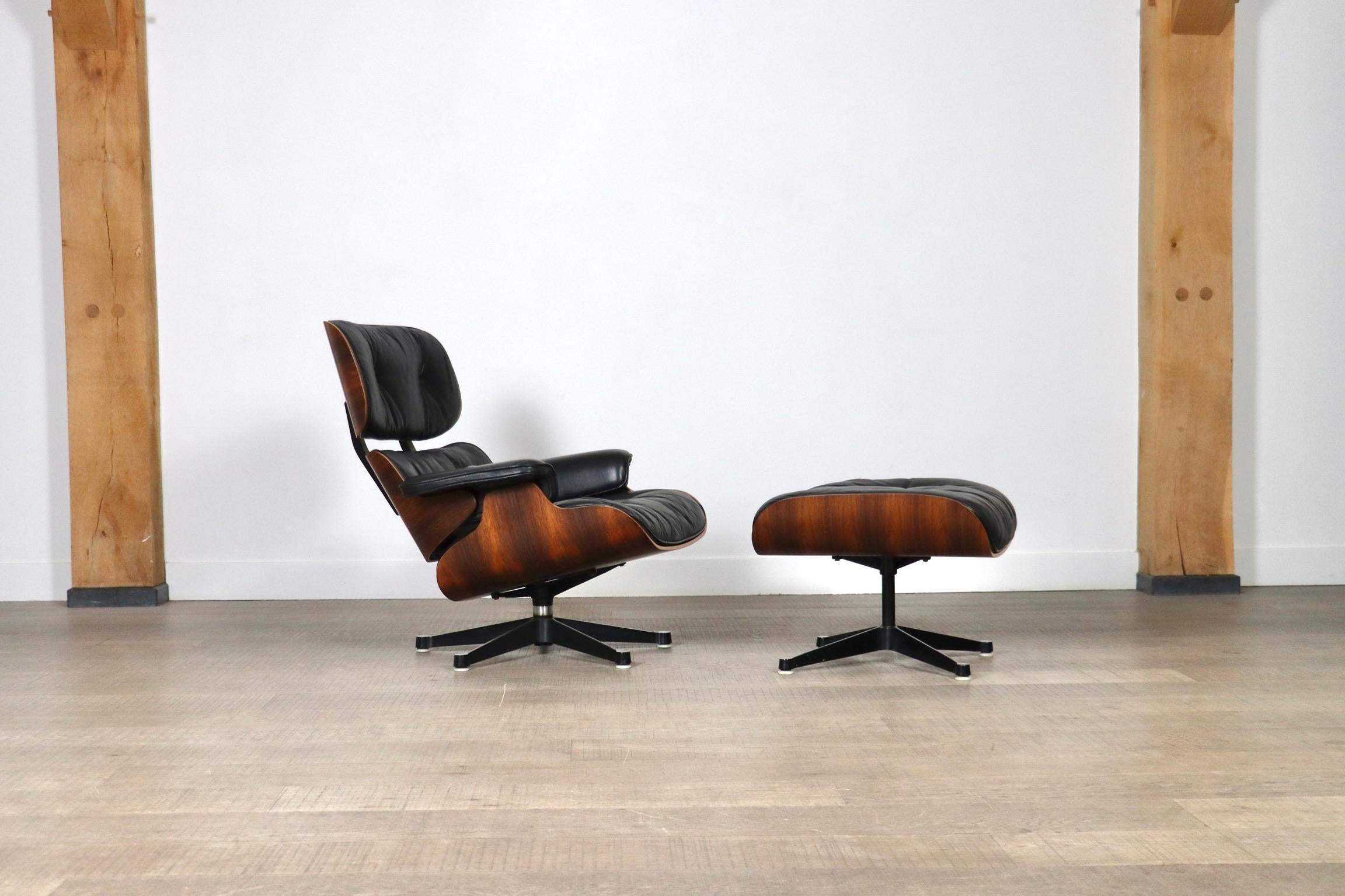 Fine XX secolo Sedia da salotto Eames con ottomana di Charles and Ray Eames per Herman Miller, 1970
