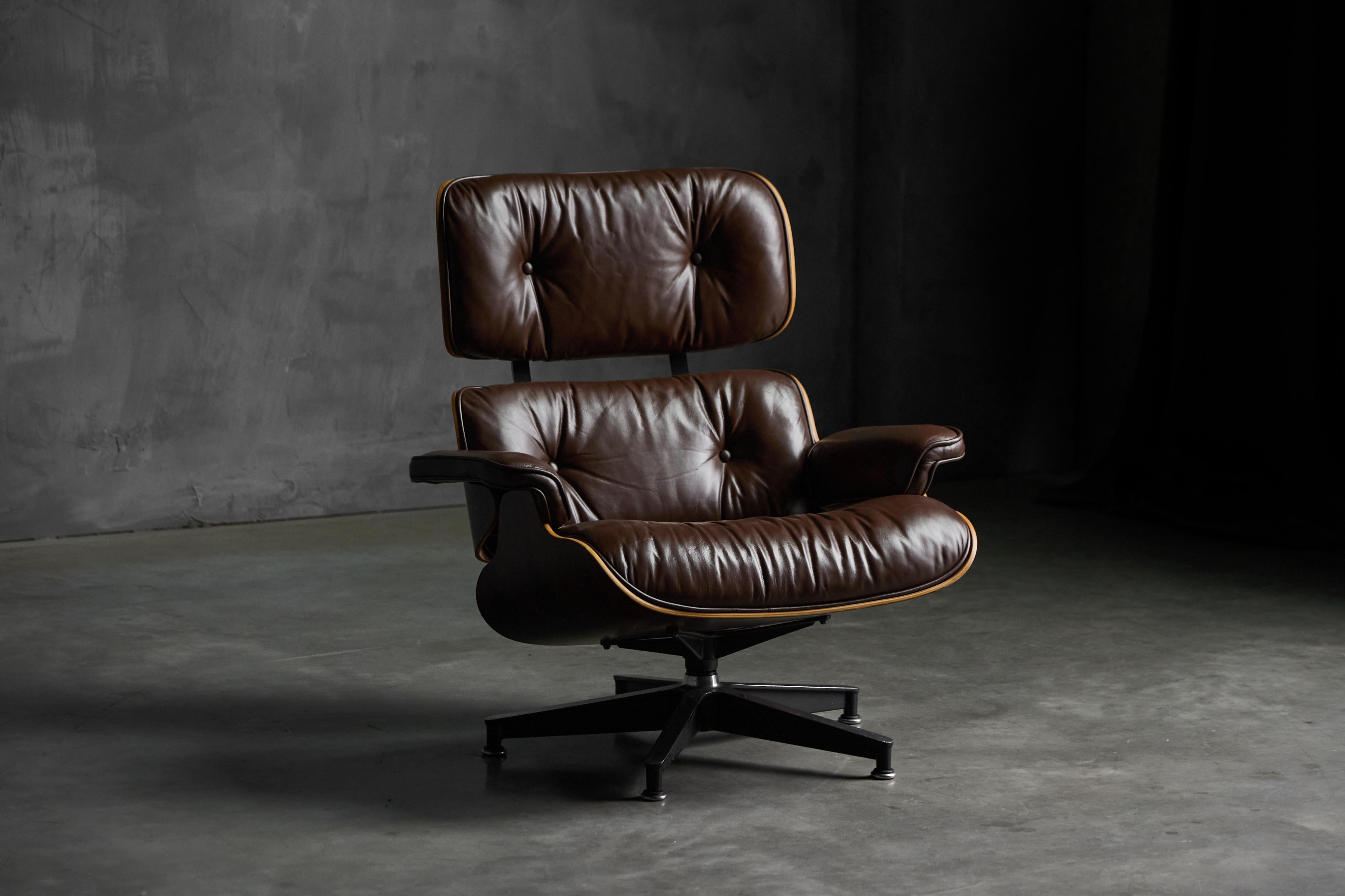 Eames Lounge Chair with Ottoman for Herman Miller, United States, 1970s For Sale 1