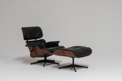 Sedia lounge Eames con pouf