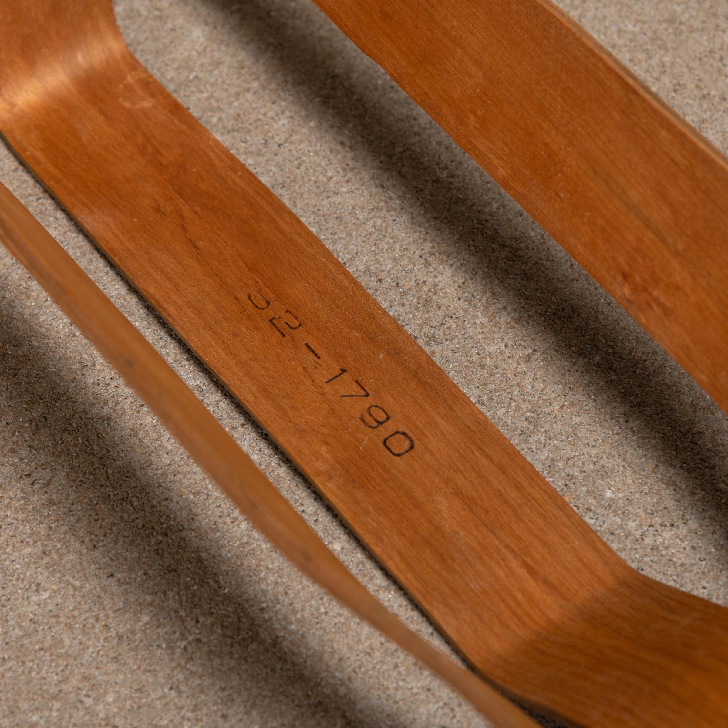 Contreplaqué Eames - Attelle à jambes en acajou pour la division Plywood d'Evans Products