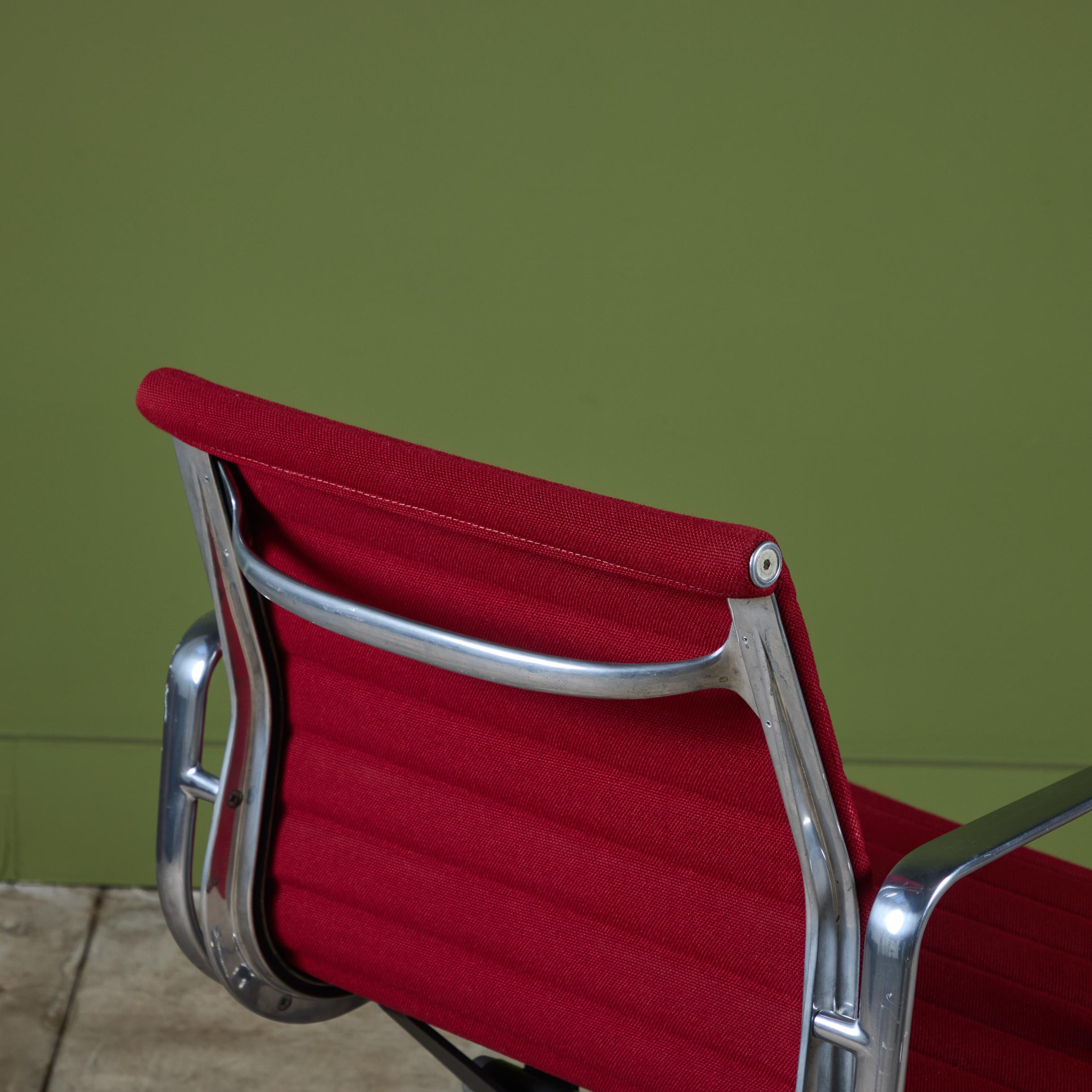 Eames Management Chair for Herman Miller 7